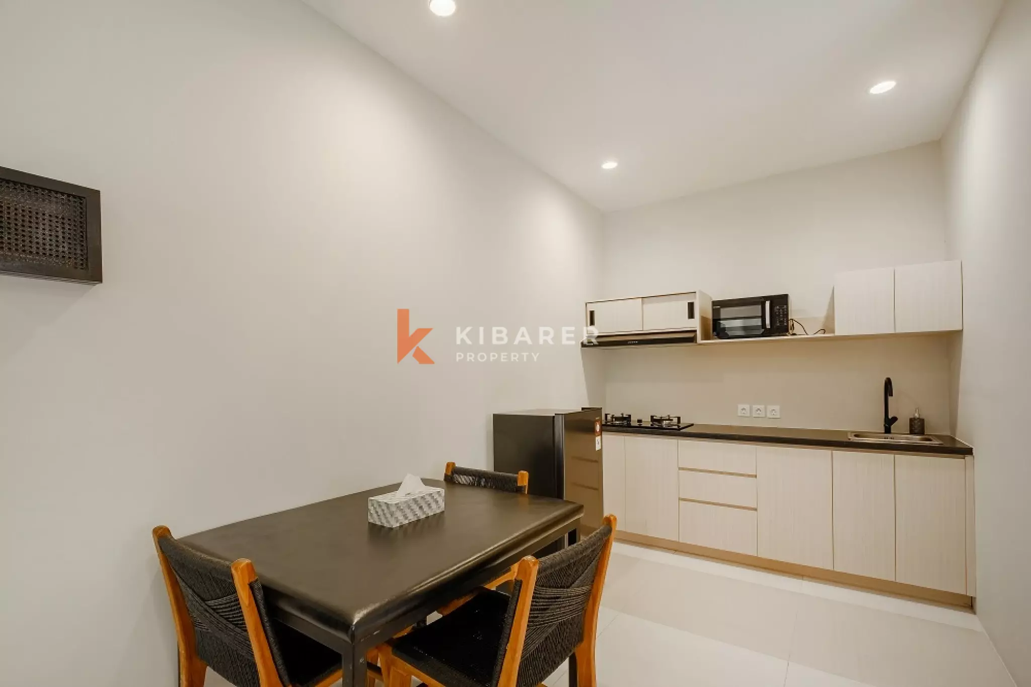 Apartemen Satu Kamar Tidur Berperabotan Lengkap dan Bergaya di Pusat Kota Seminyak (TERSEDIA SEKARANG)