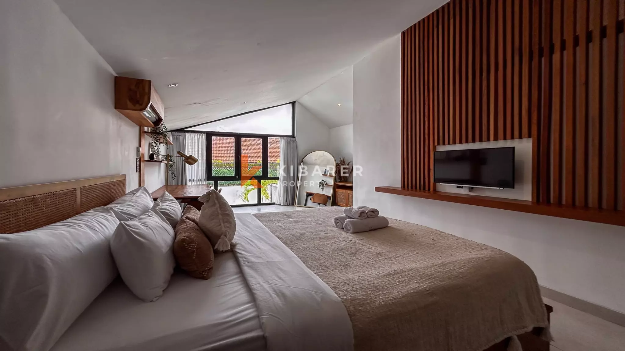 Villa Bergaya Loft Satu Kamar Tidur dengan Kolam Renang Pribadi di Padonan