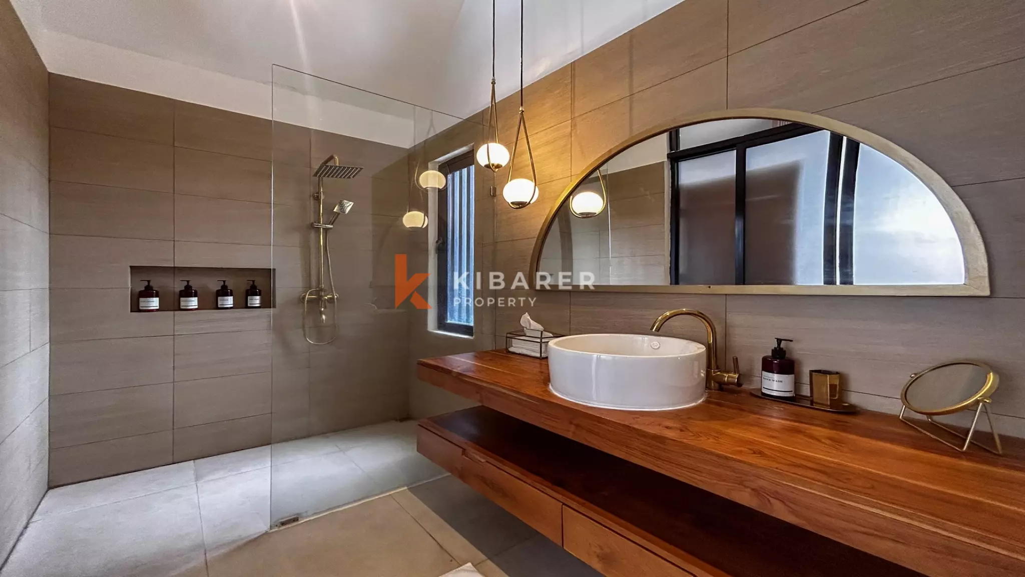 Villa Bergaya Loft Satu Kamar Tidur dengan Kolam Renang Pribadi di Padonan