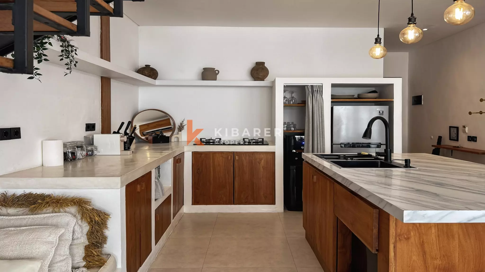 Villa Bergaya Loft Satu Kamar Tidur dengan Kolam Renang Pribadi di Padonan