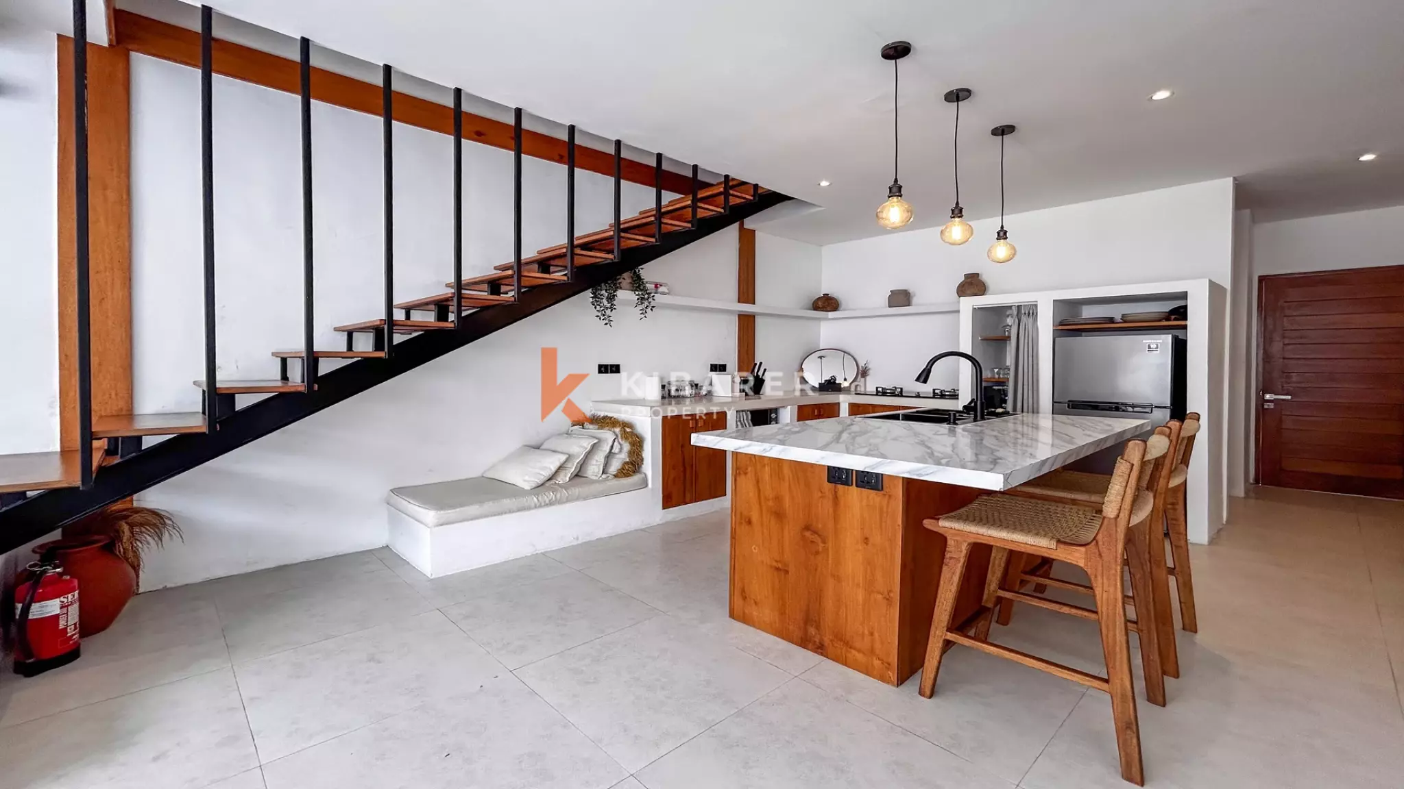 Villa Bergaya Loft Satu Kamar Tidur dengan Kolam Renang Pribadi di Padonan