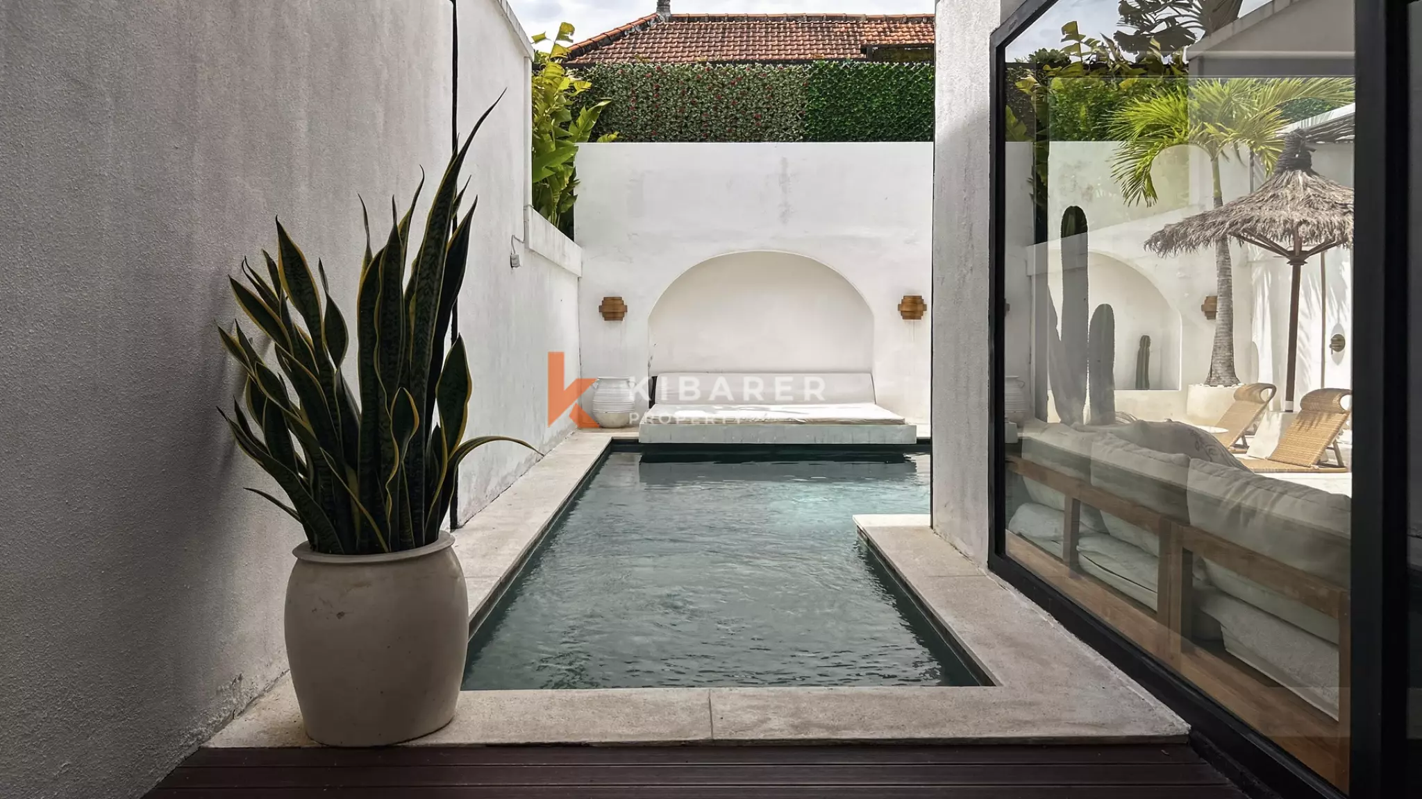 Villa Bergaya Loft Satu Kamar Tidur dengan Kolam Renang Pribadi di Padonan