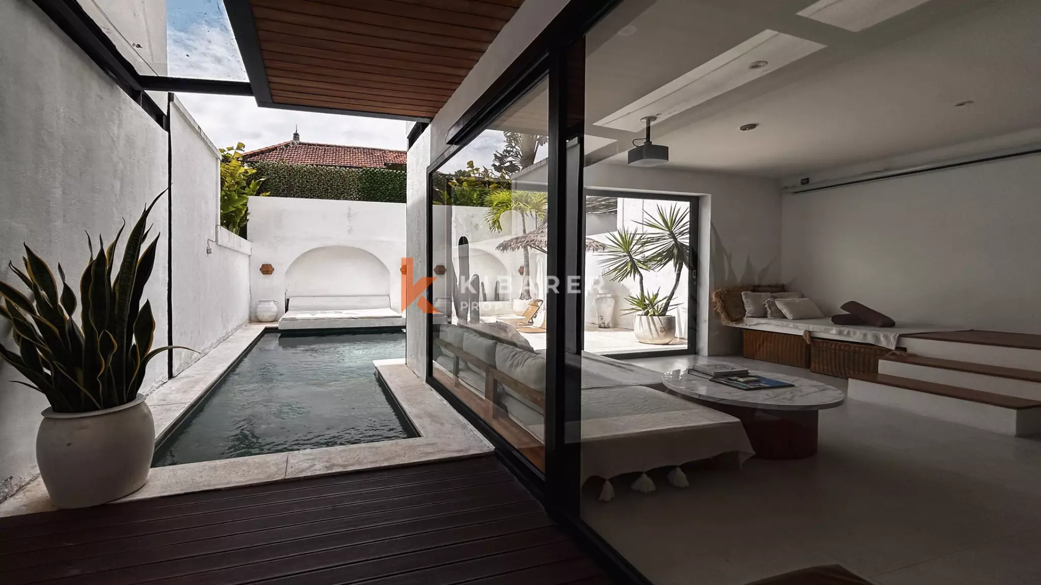 Villa Bergaya Loft Satu Kamar Tidur dengan Kolam Renang Pribadi di Padonan