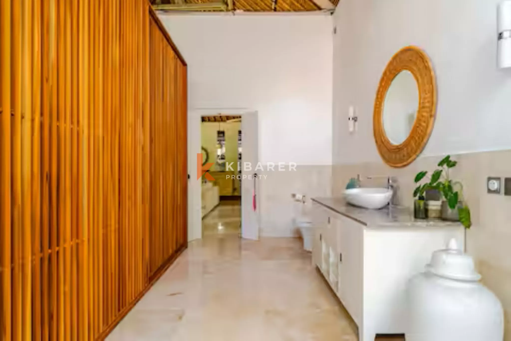 Villa Tropis Dua Kamar Tidur yang Menenangkan dengan Taman yang Indah di Umalas