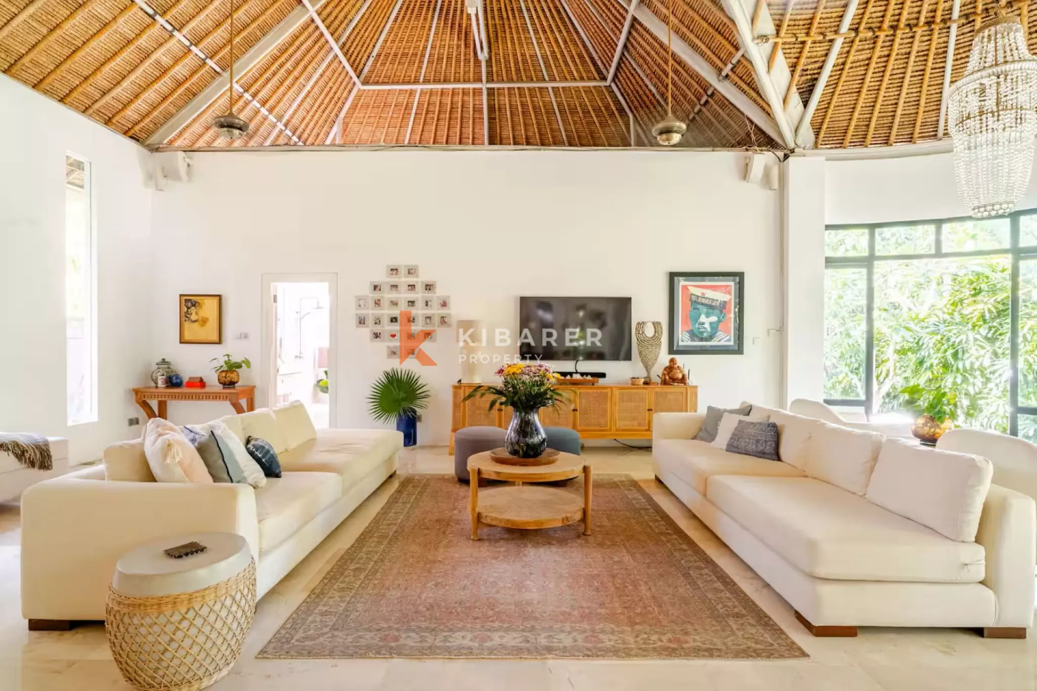 Villa Tropis Dua Kamar Tidur yang Menenangkan dengan Taman yang Indah di Umalas