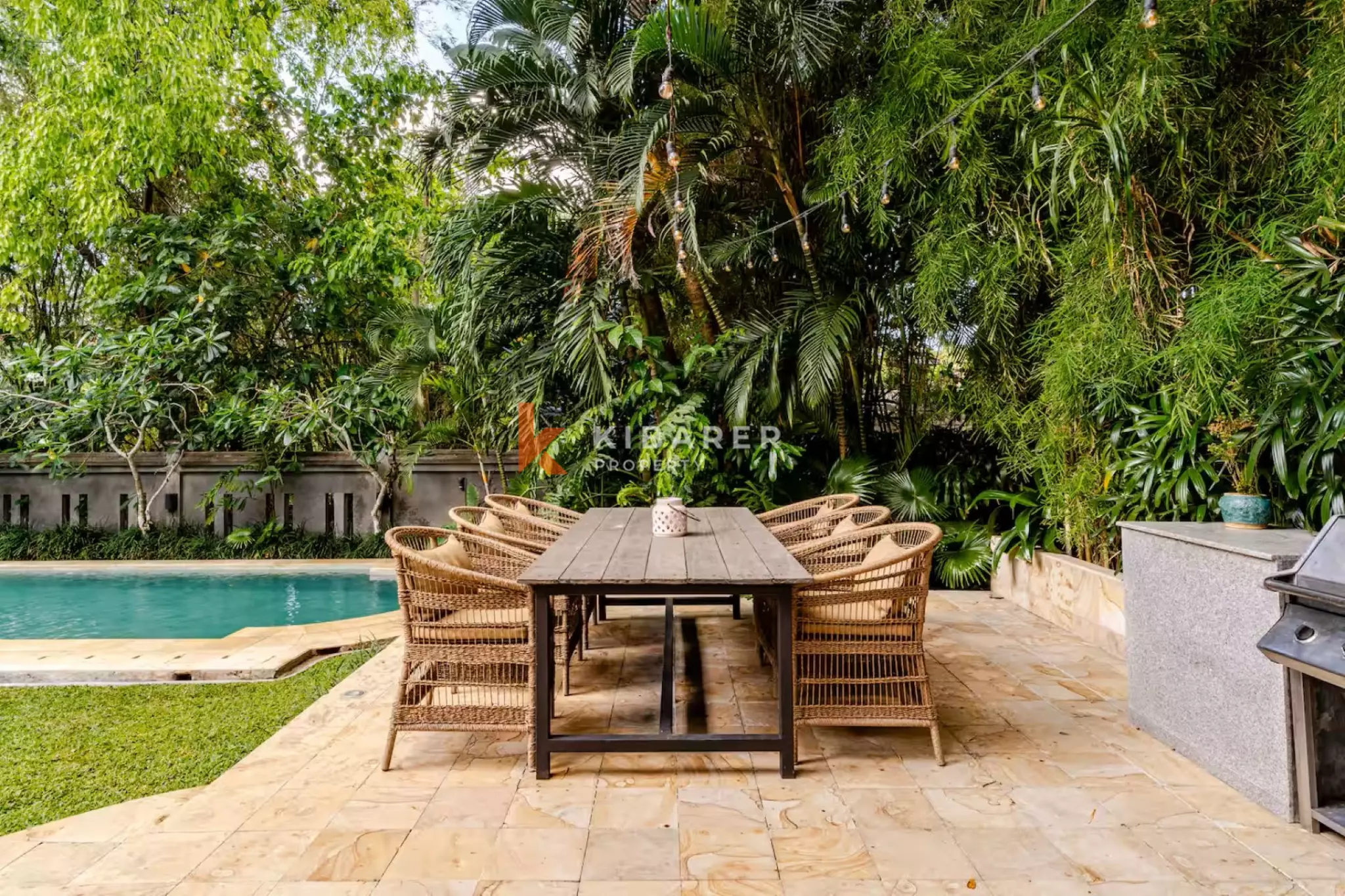 Villa Tropis Dua Kamar Tidur yang Menenangkan dengan Taman yang Indah di Umalas