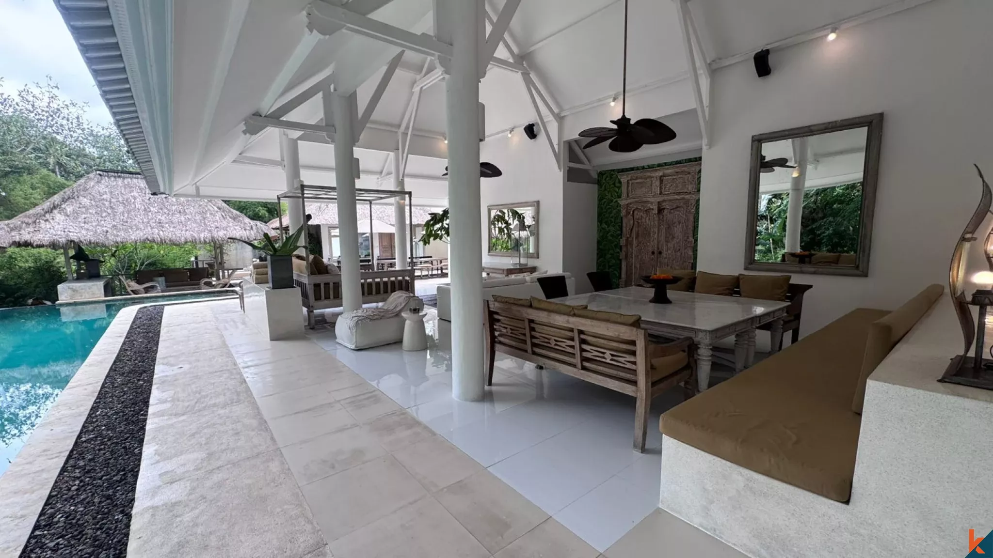 Villa Menawan dengan 3 Kamar Tidur dan Sentuhan Modern di Cepaka