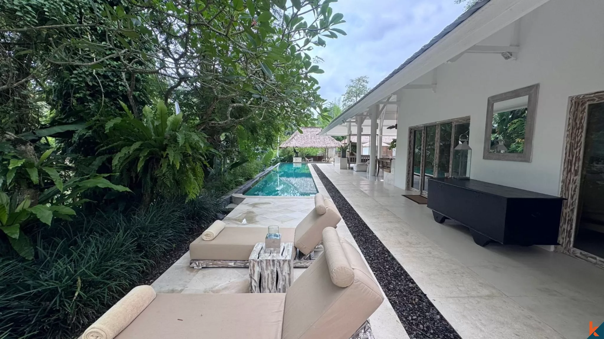 Villa Menawan dengan 3 Kamar Tidur dan Sentuhan Modern di Cepaka