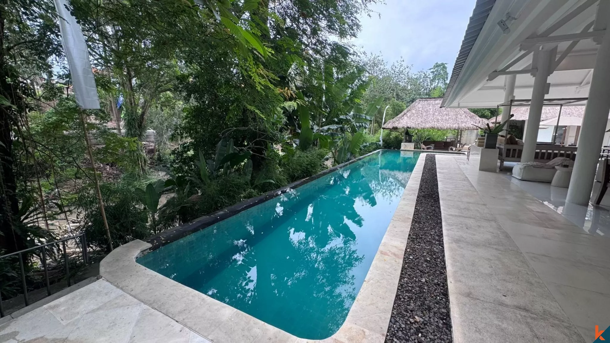 Villa Menawan dengan 3 Kamar Tidur dan Sentuhan Modern di Cepaka