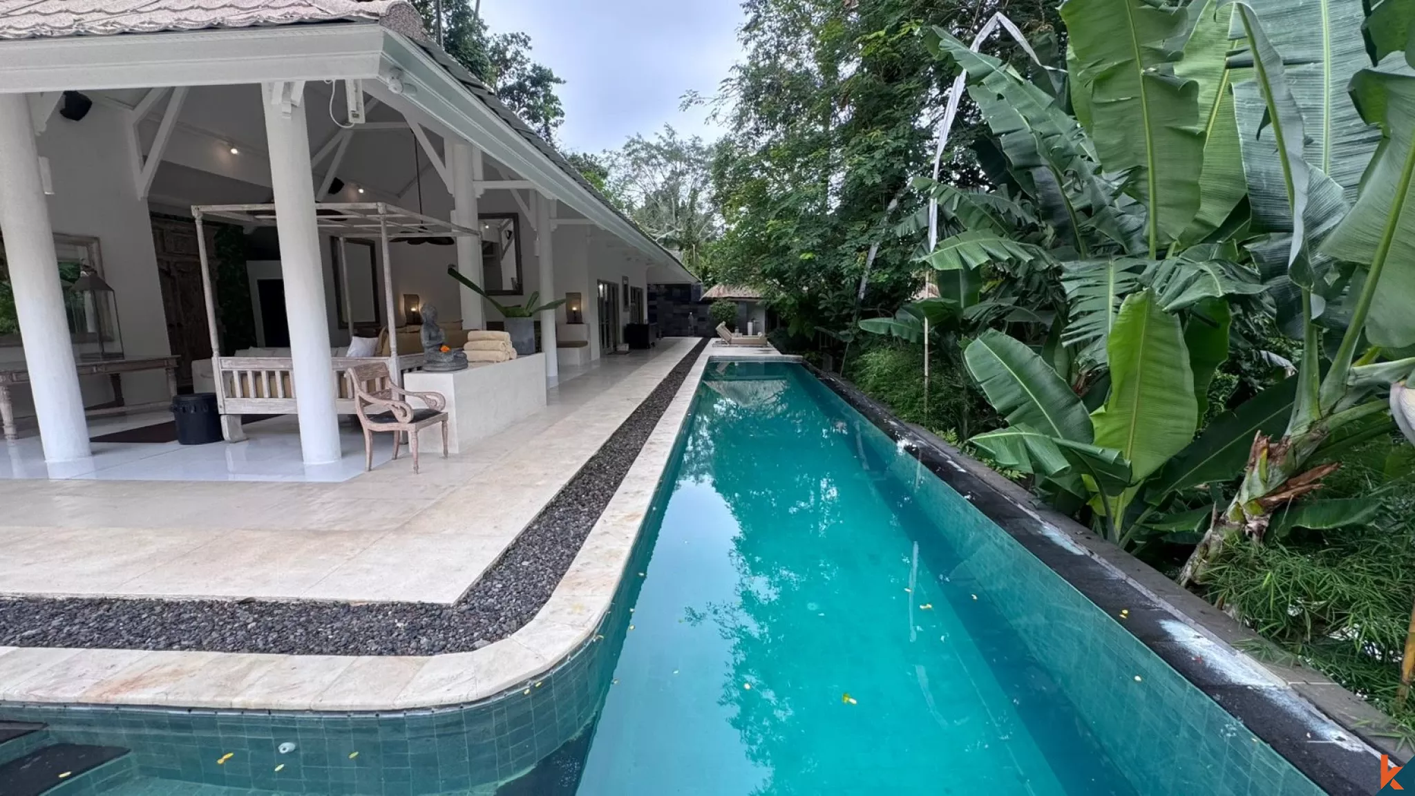 Villa Menawan dengan 3 Kamar Tidur dan Sentuhan Modern di Cepaka