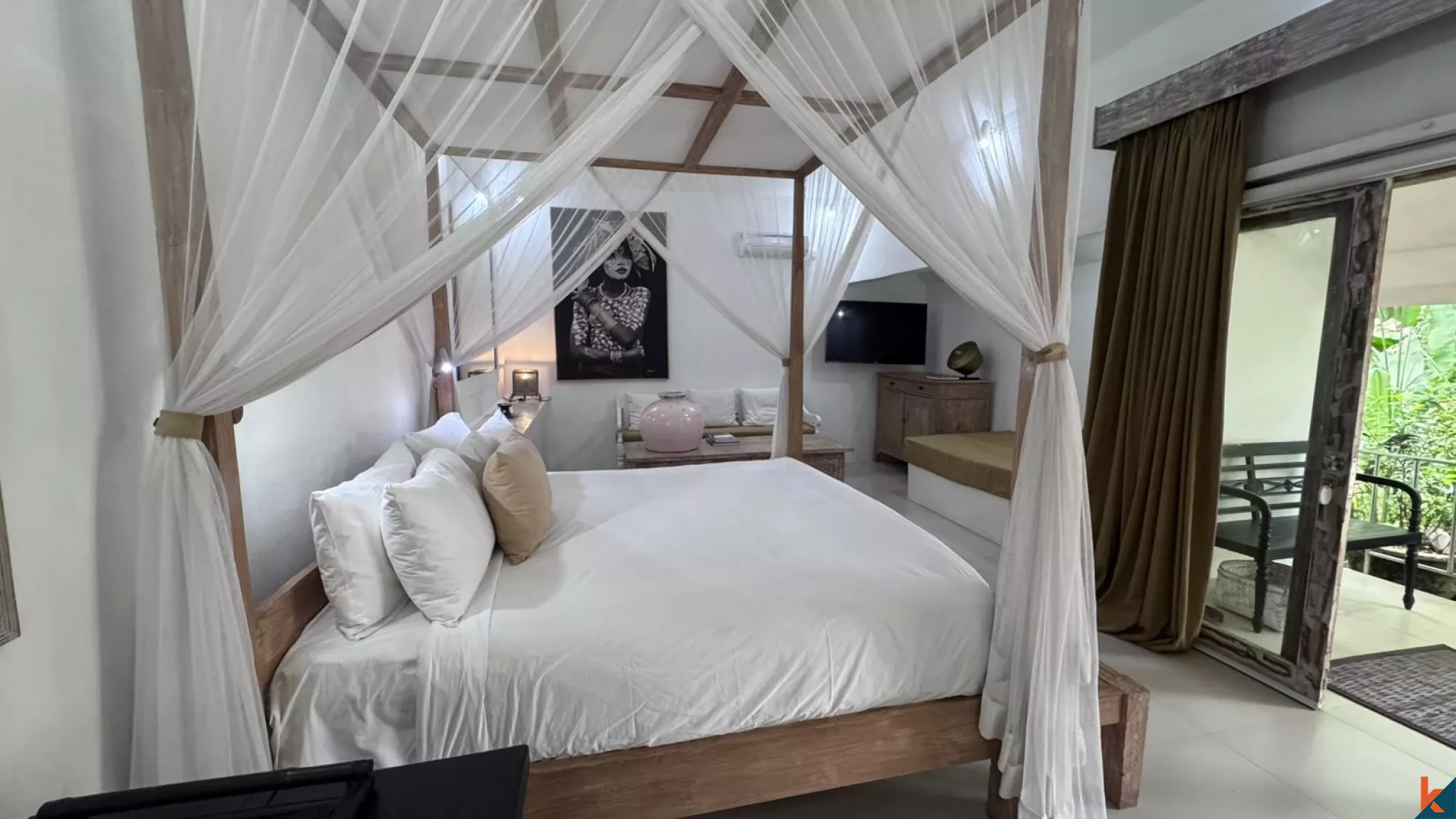 Villa Menawan dengan 3 Kamar Tidur dan Sentuhan Modern di Cepaka