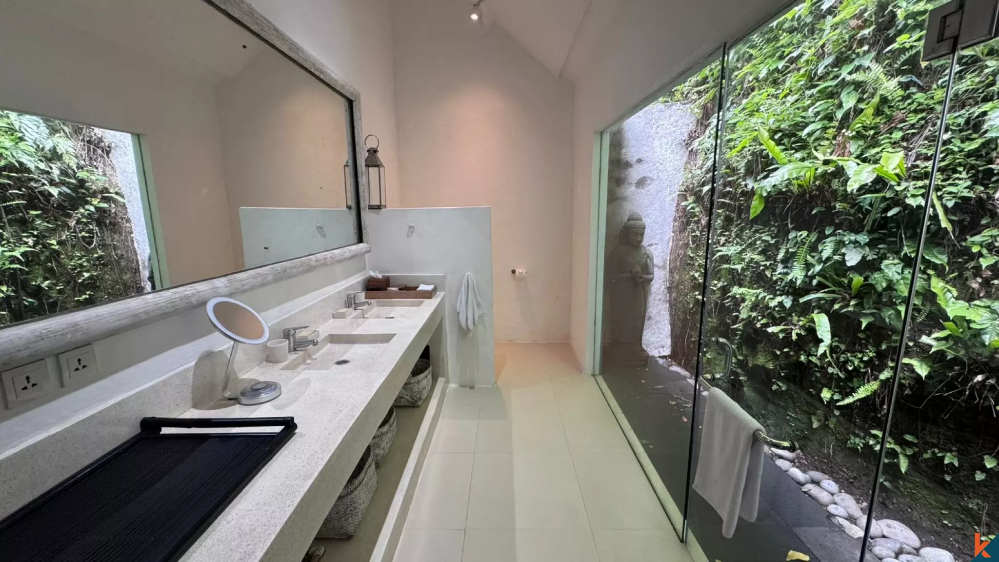 Villa Menawan dengan 3 Kamar Tidur dan Sentuhan Modern di Cepaka