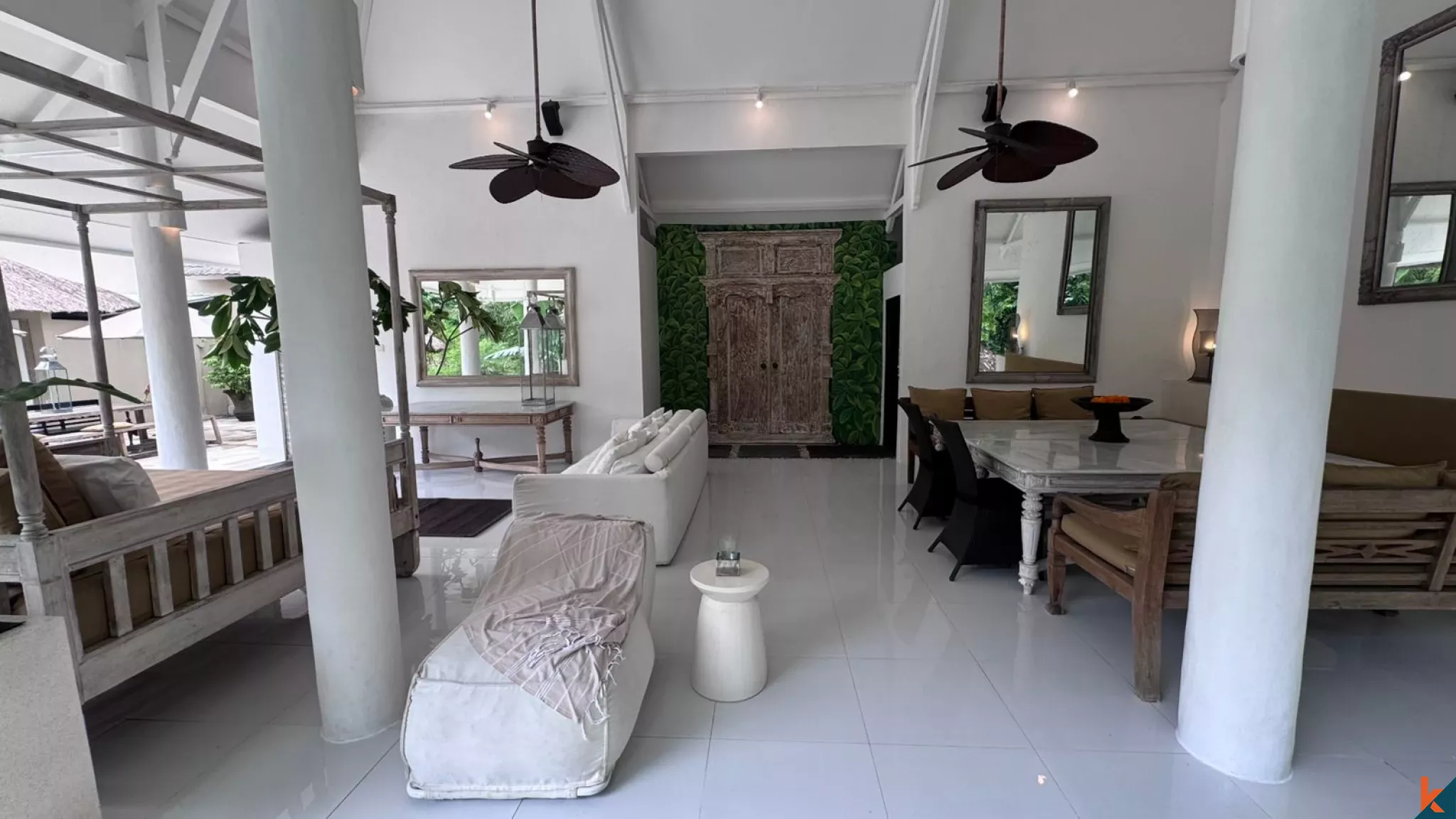 Villa Menawan dengan 3 Kamar Tidur dan Sentuhan Modern di Cepaka