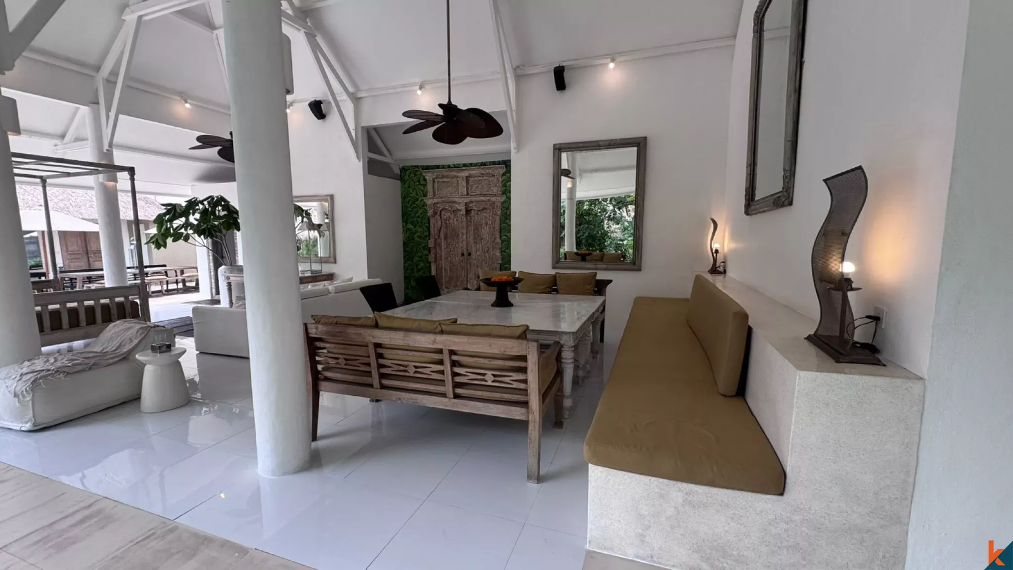 Villa Menawan dengan 3 Kamar Tidur dan Sentuhan Modern di Cepaka