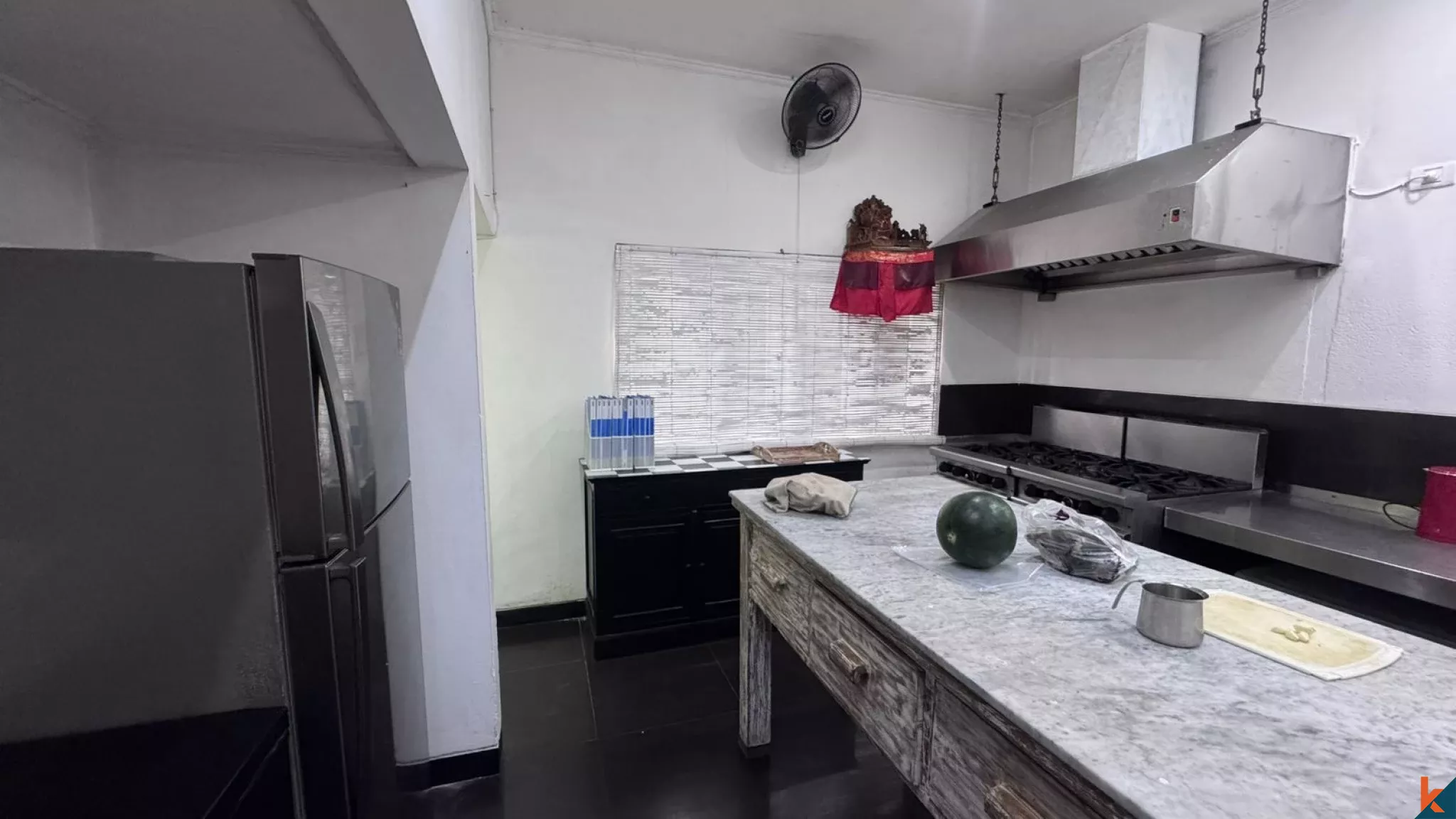 Villa Menawan dengan 3 Kamar Tidur dan Sentuhan Modern di Cepaka