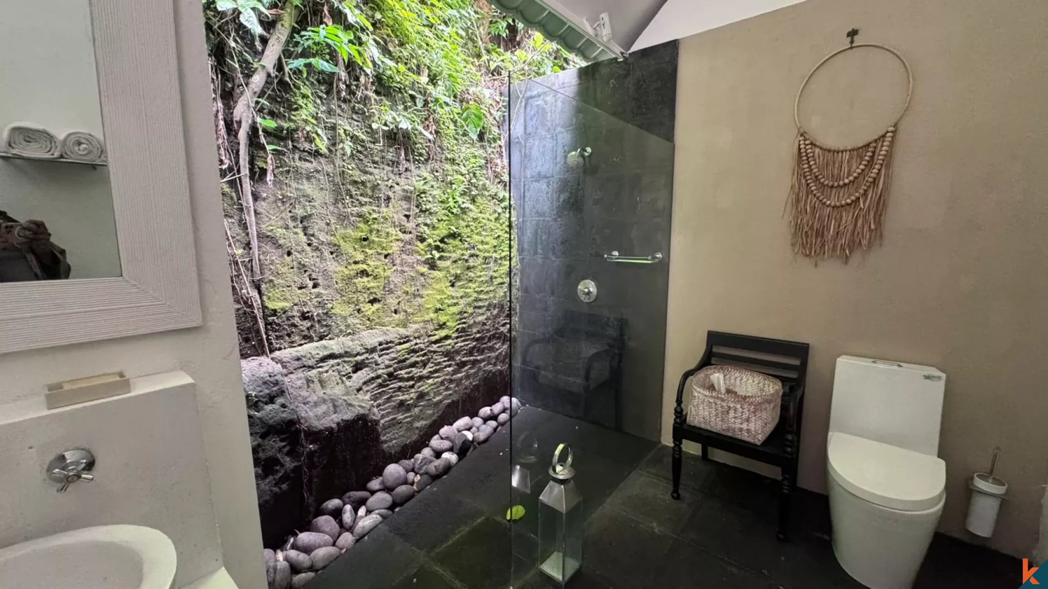 Villa Menawan dengan 3 Kamar Tidur dan Sentuhan Modern di Cepaka