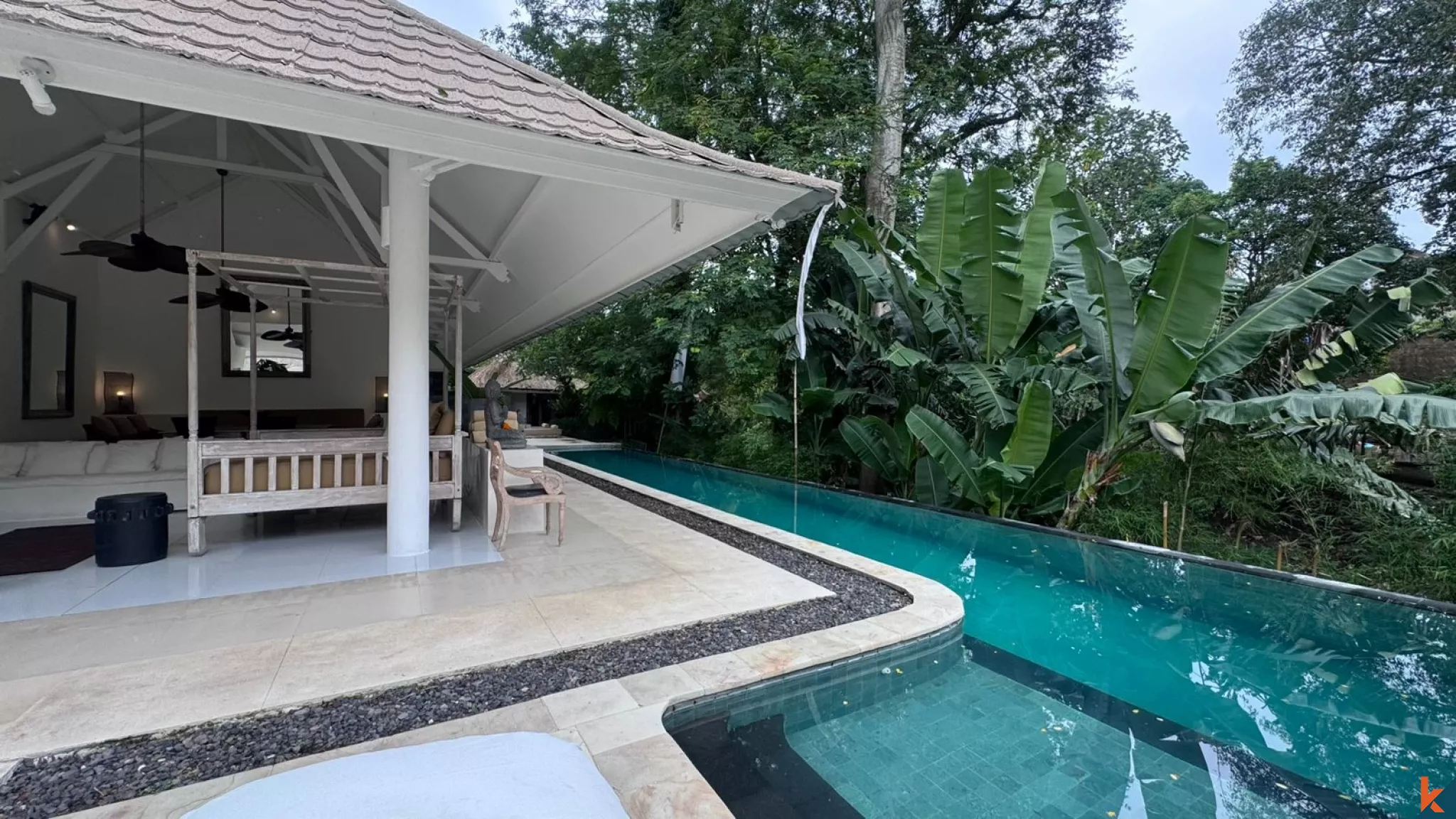 Villa Menawan dengan 3 Kamar Tidur dan Sentuhan Modern di Cepaka