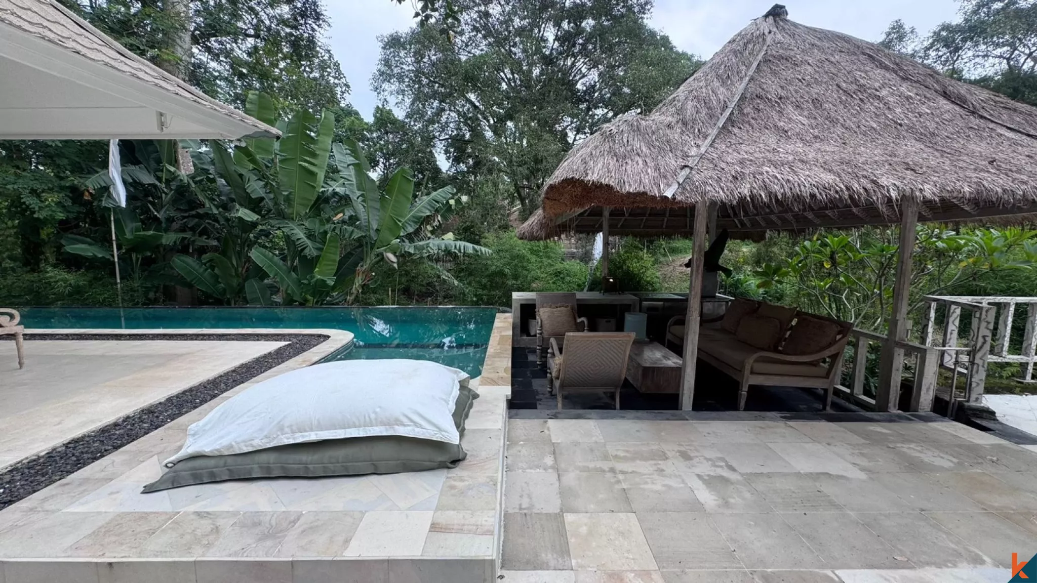 Villa Menawan dengan 3 Kamar Tidur dan Sentuhan Modern di Cepaka