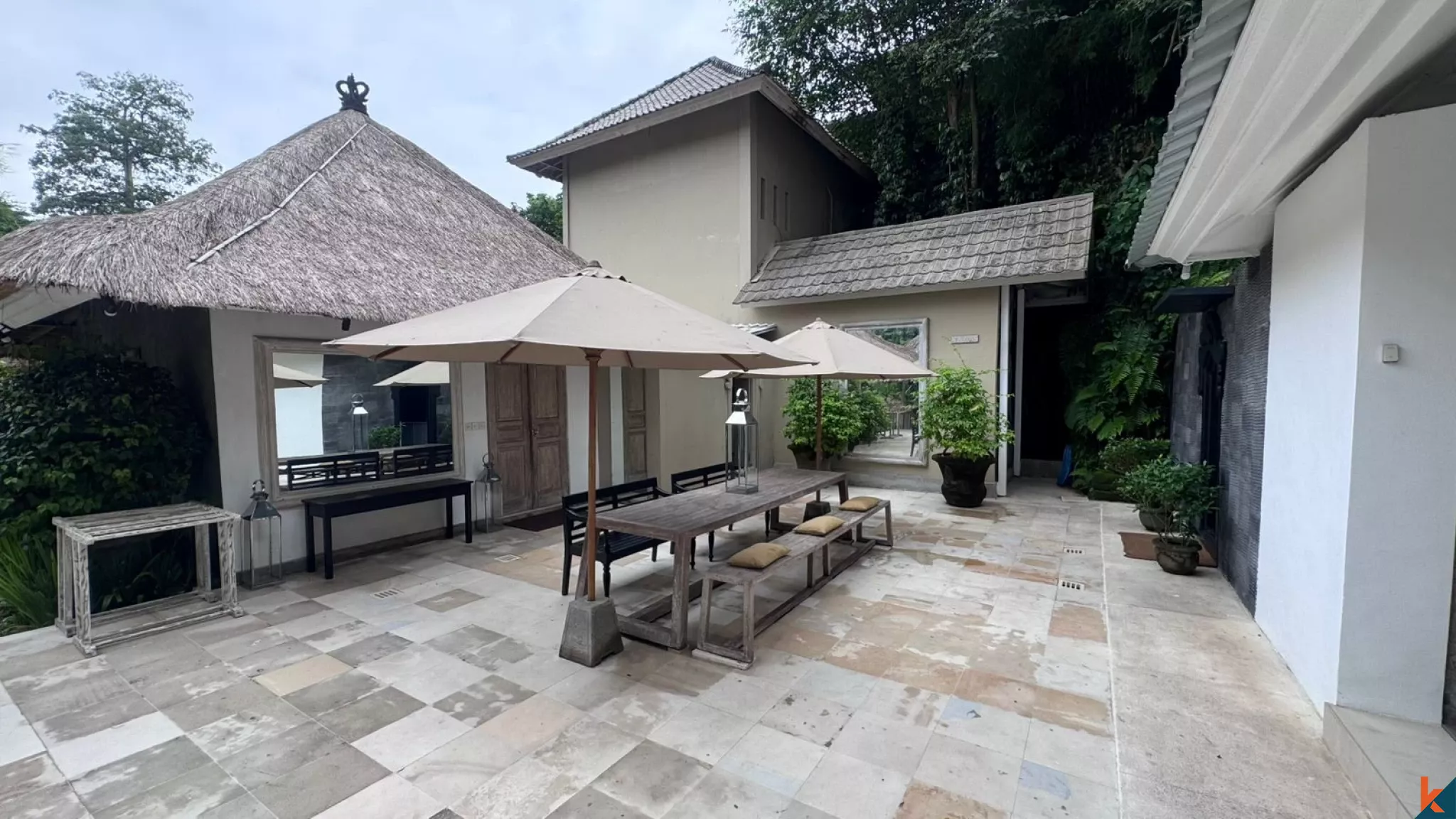 Villa Menawan dengan 3 Kamar Tidur dan Sentuhan Modern di Cepaka