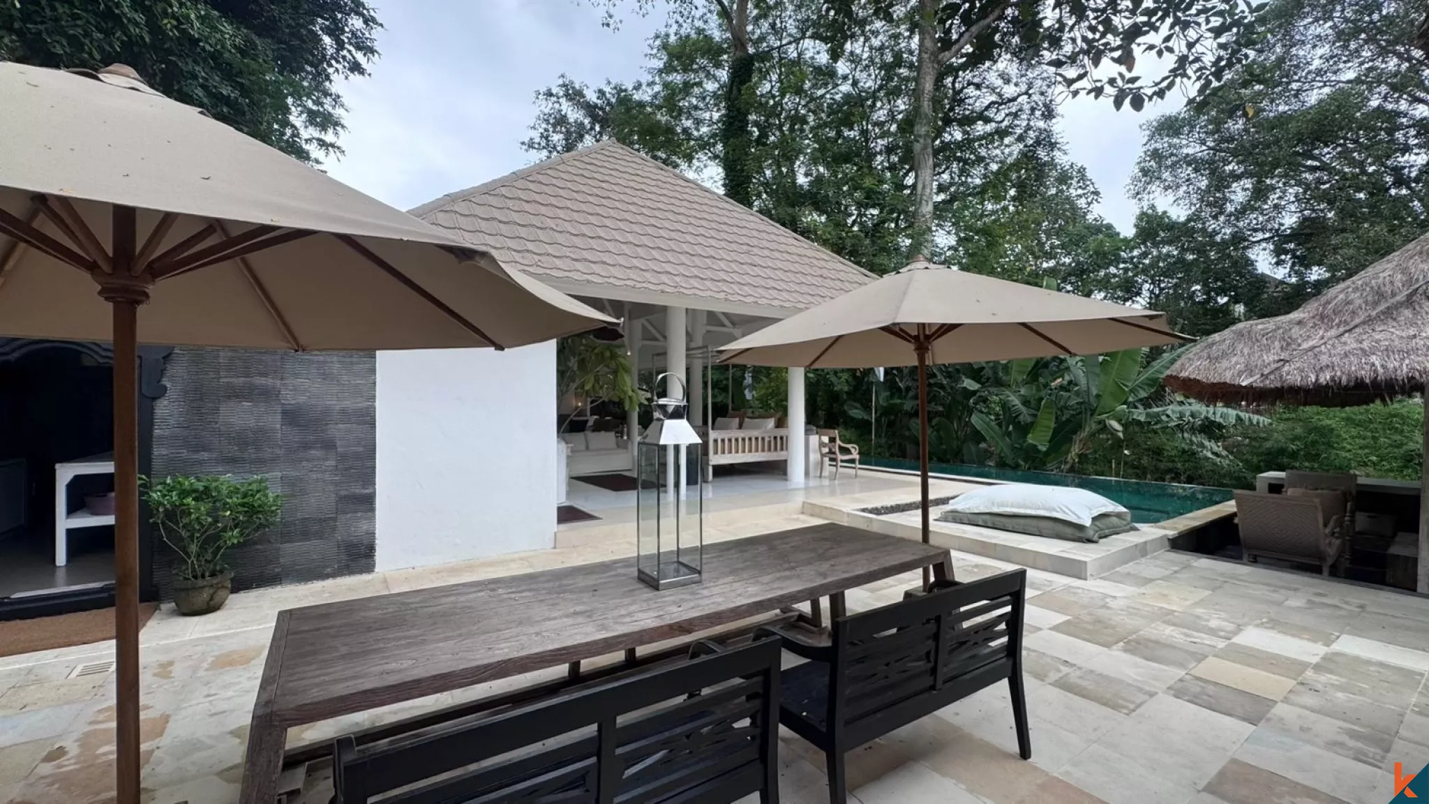 Villa Menawan dengan 3 Kamar Tidur dan Sentuhan Modern di Cepaka