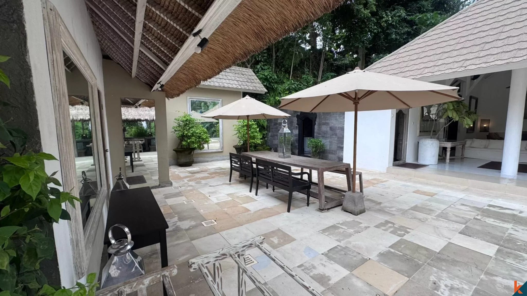 Villa Menawan dengan 3 Kamar Tidur dan Sentuhan Modern di Cepaka