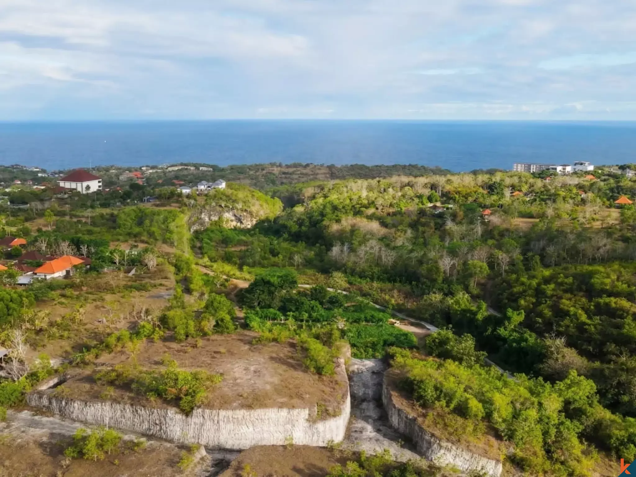 Rare terrain compact en pleine propriété avec vue sur l'océan à Uluwatu