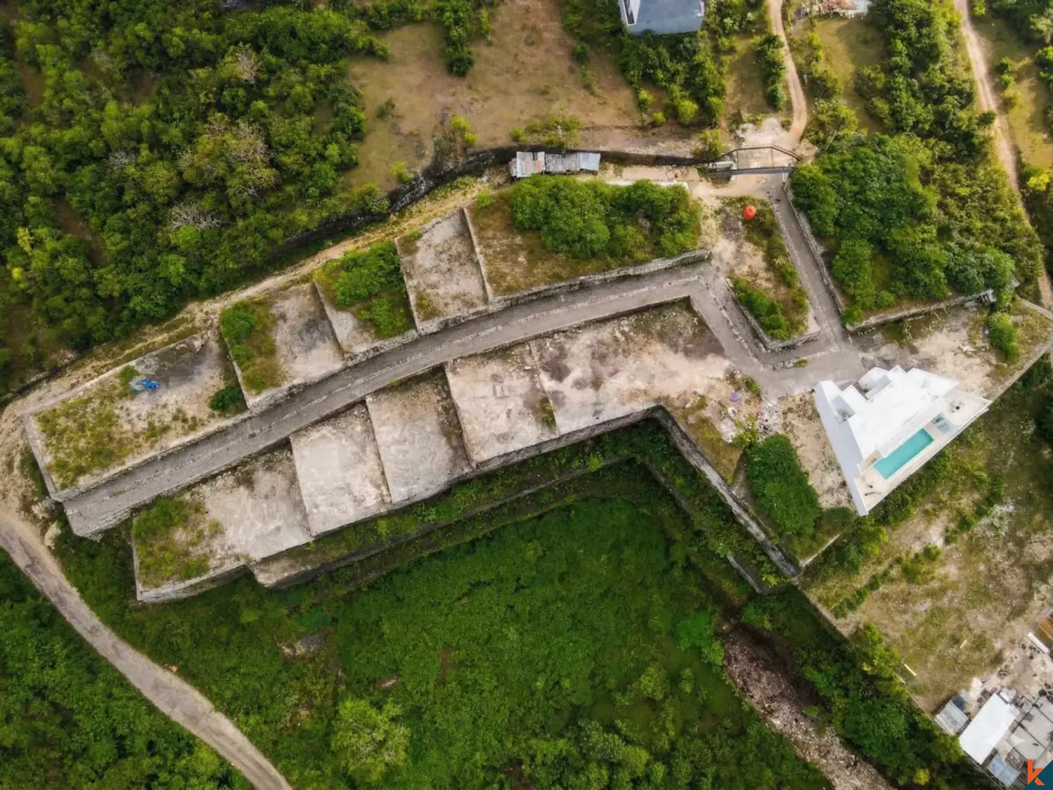 Rare terrain compact en pleine propriété avec vue sur l'océan à Uluwatu