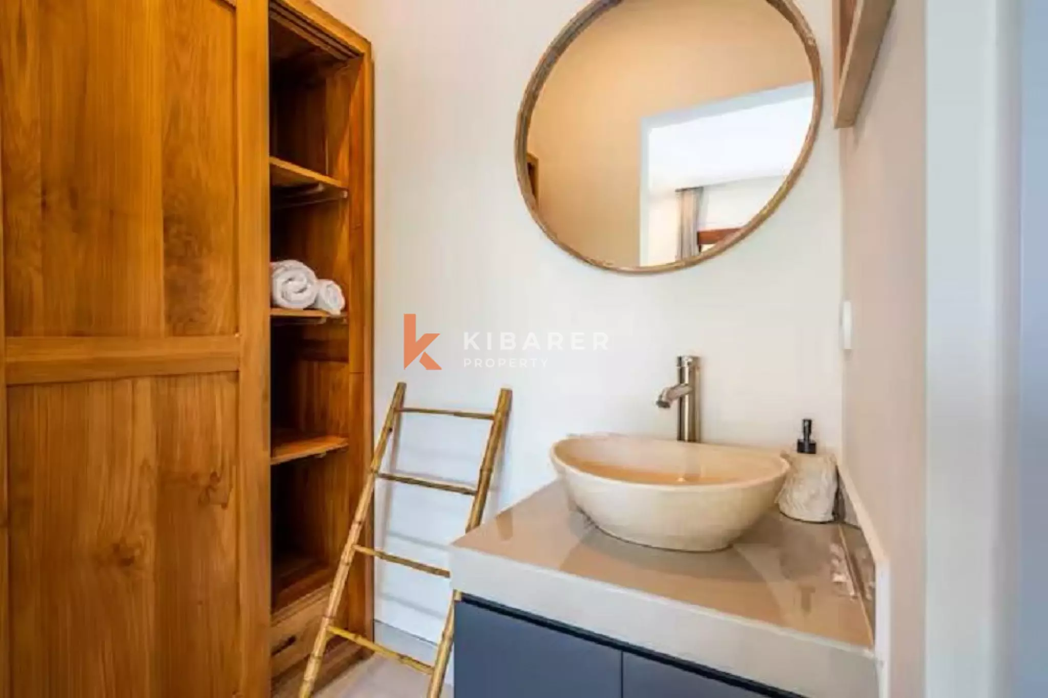 Boho-Chic Four-Bedrooms Villa Steps from Echo Beach Canggu