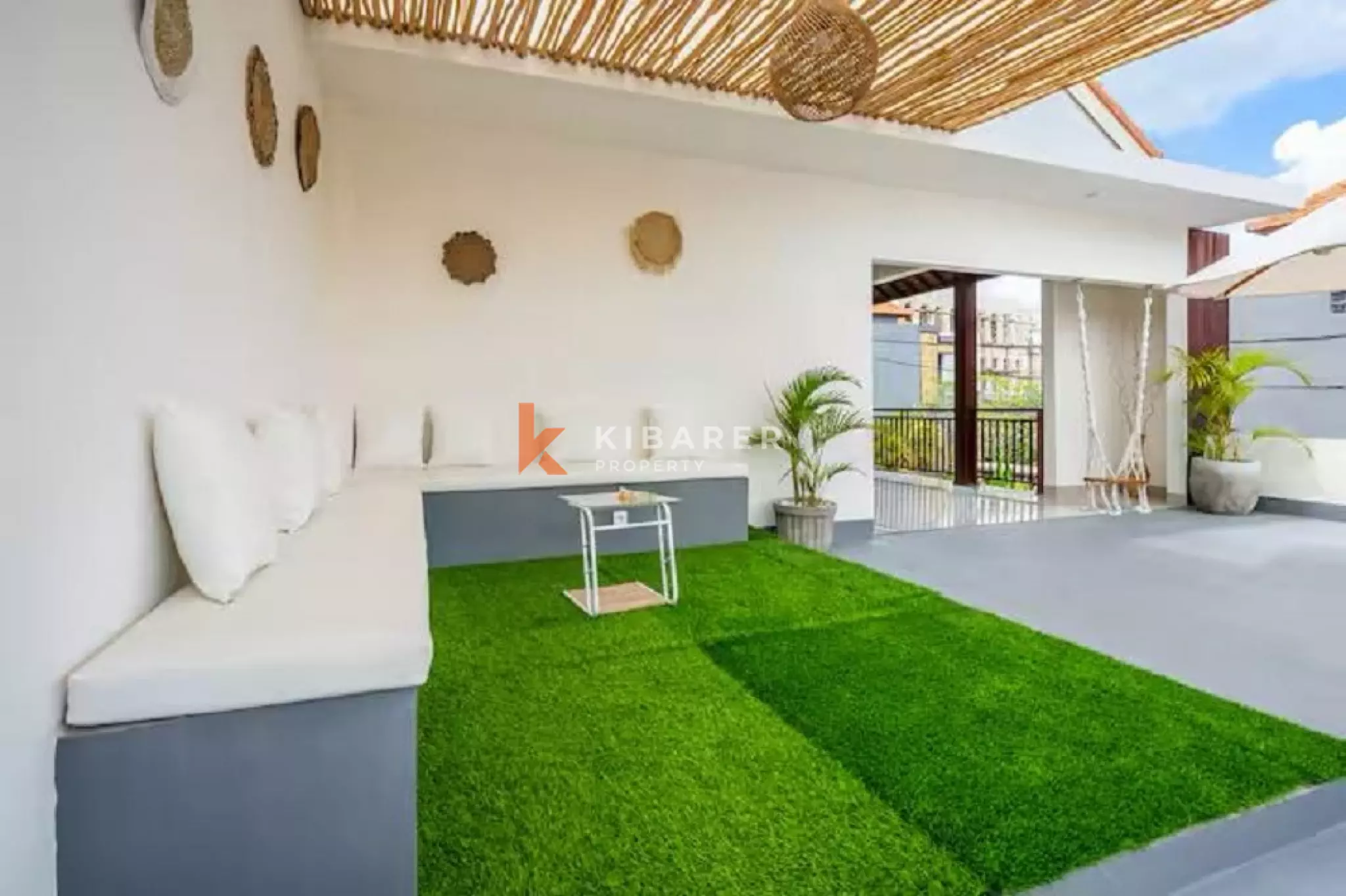 Boho-Chic Four-Bedrooms Villa Steps from Echo Beach Canggu