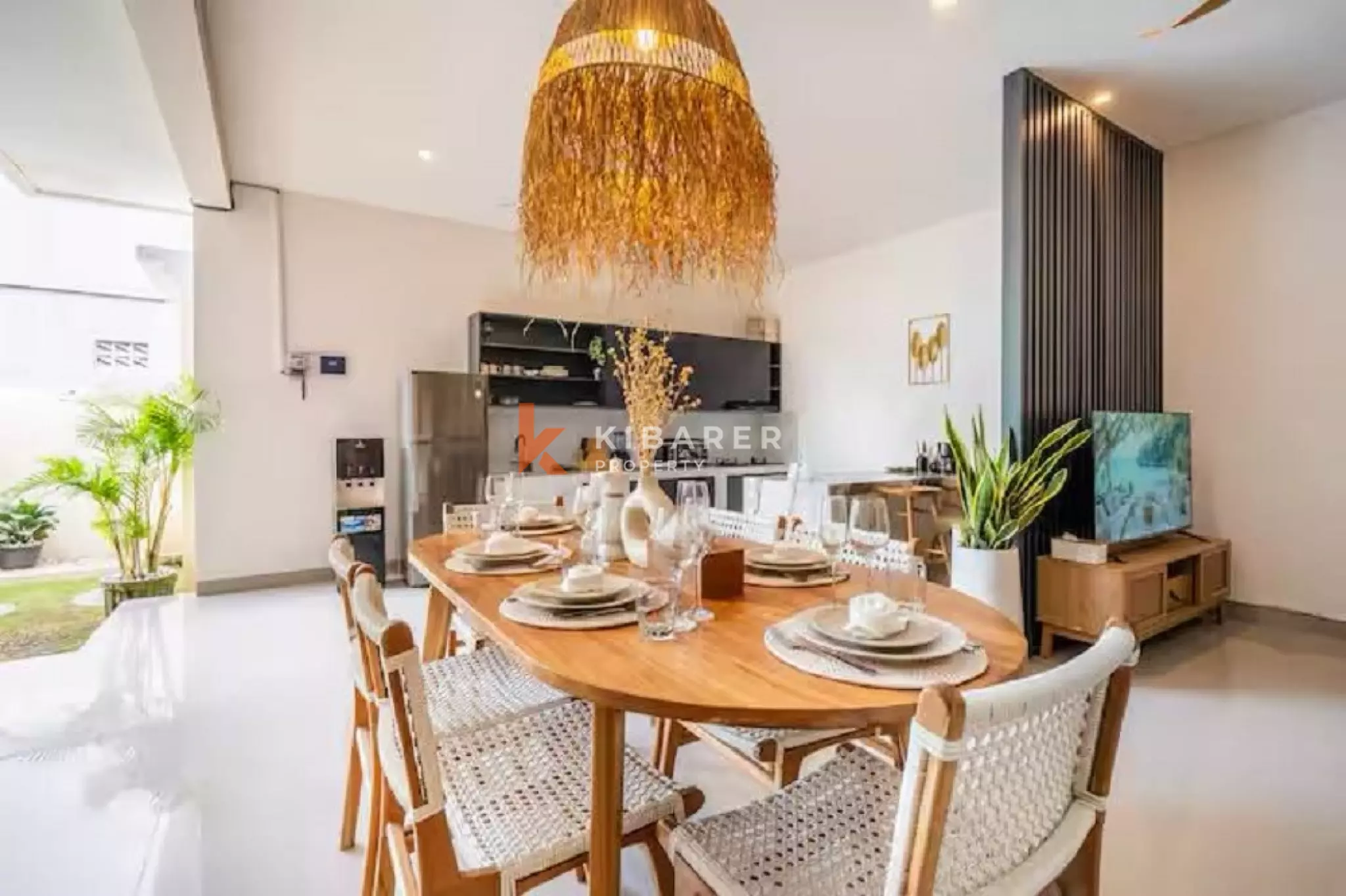 Boho-Chic Four-Bedrooms Villa Steps from Echo Beach Canggu