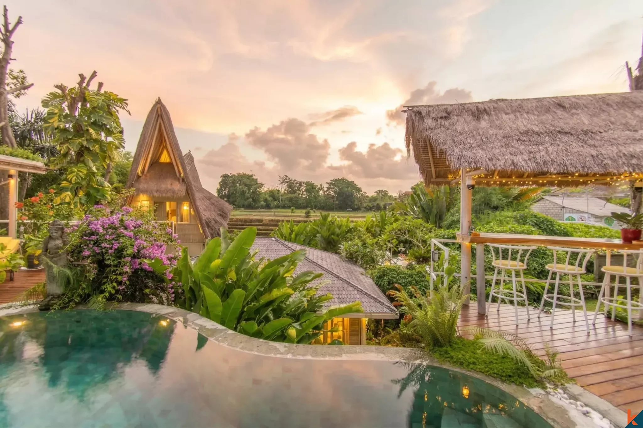 Rumah Menawan dengan Enam Kamar Tidur dan Pemandangan Sawah di Tumbak