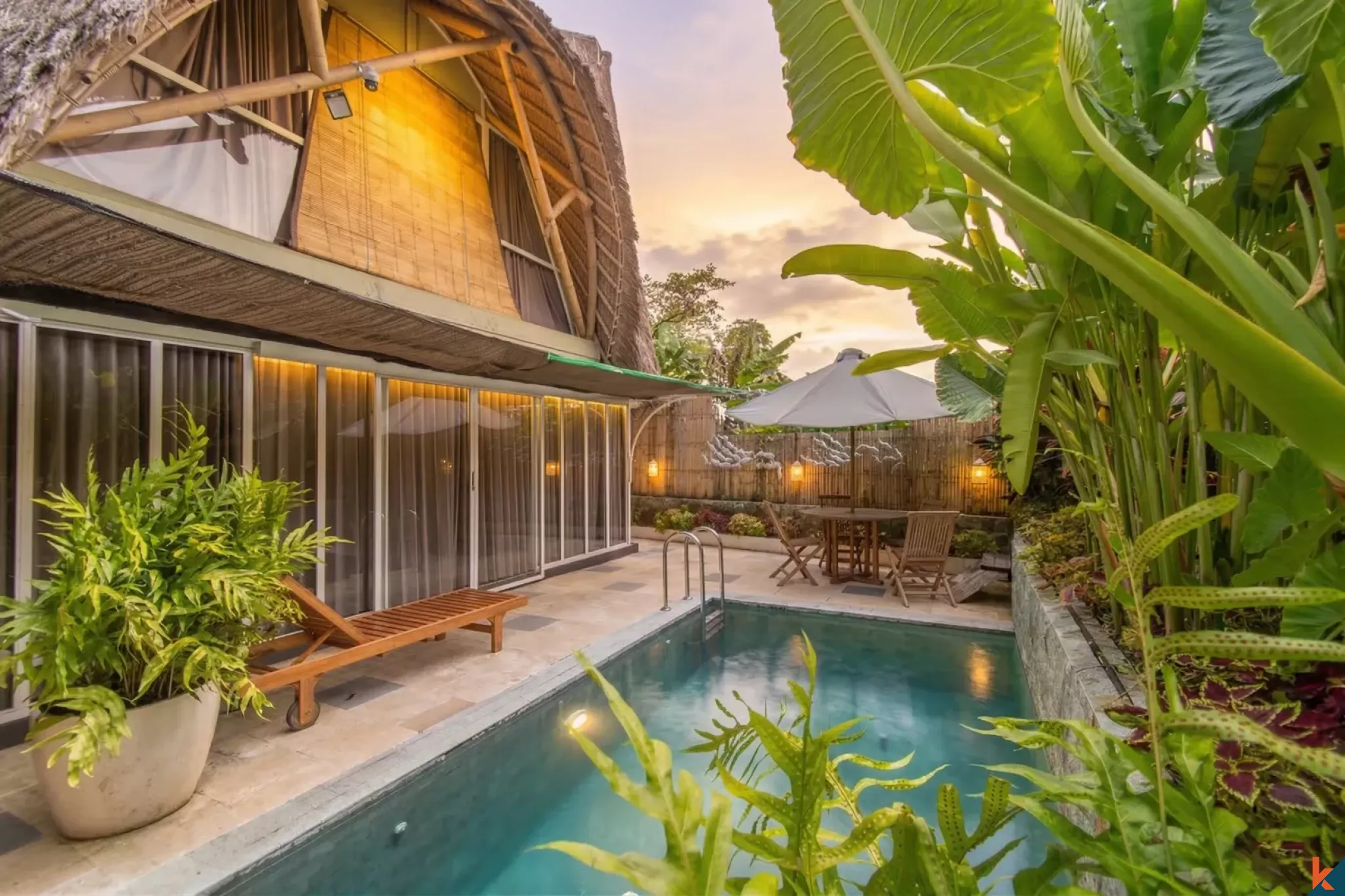 Rumah Menawan dengan Enam Kamar Tidur dan Pemandangan Sawah di Tumbak