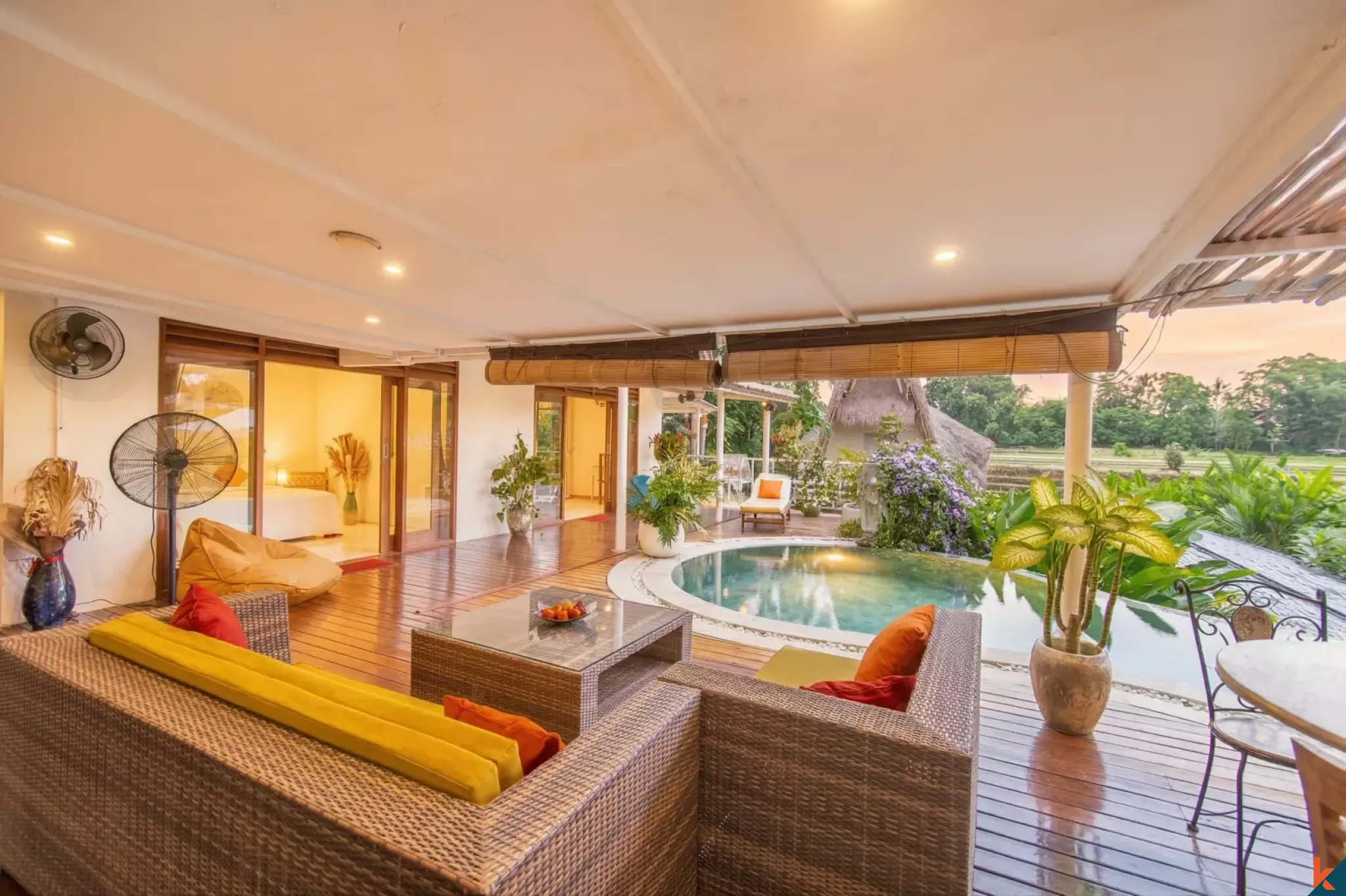 Rumah Menawan dengan Enam Kamar Tidur dan Pemandangan Sawah di Tumbak