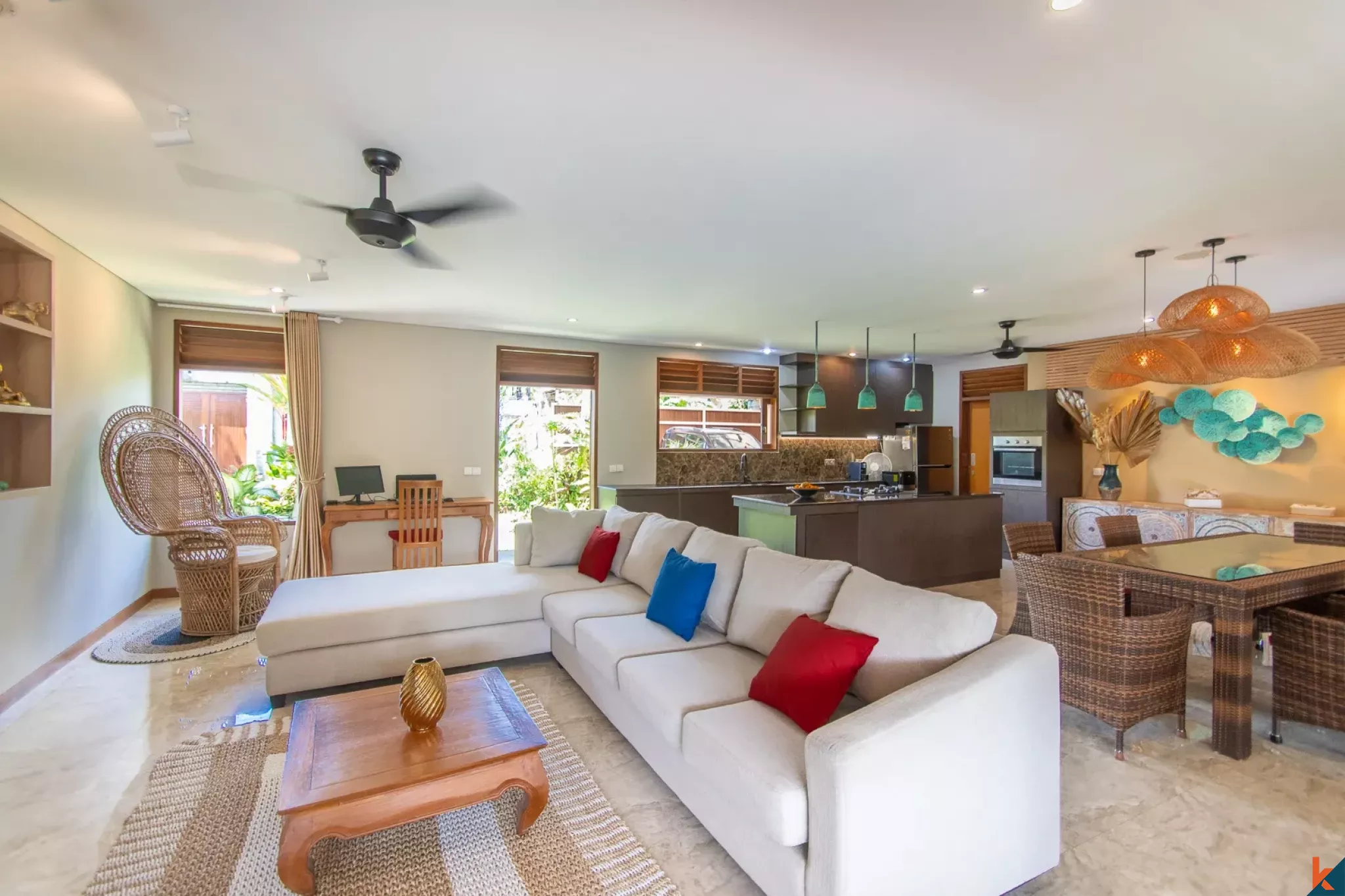 Rumah Menawan dengan Enam Kamar Tidur dan Pemandangan Sawah di Tumbak