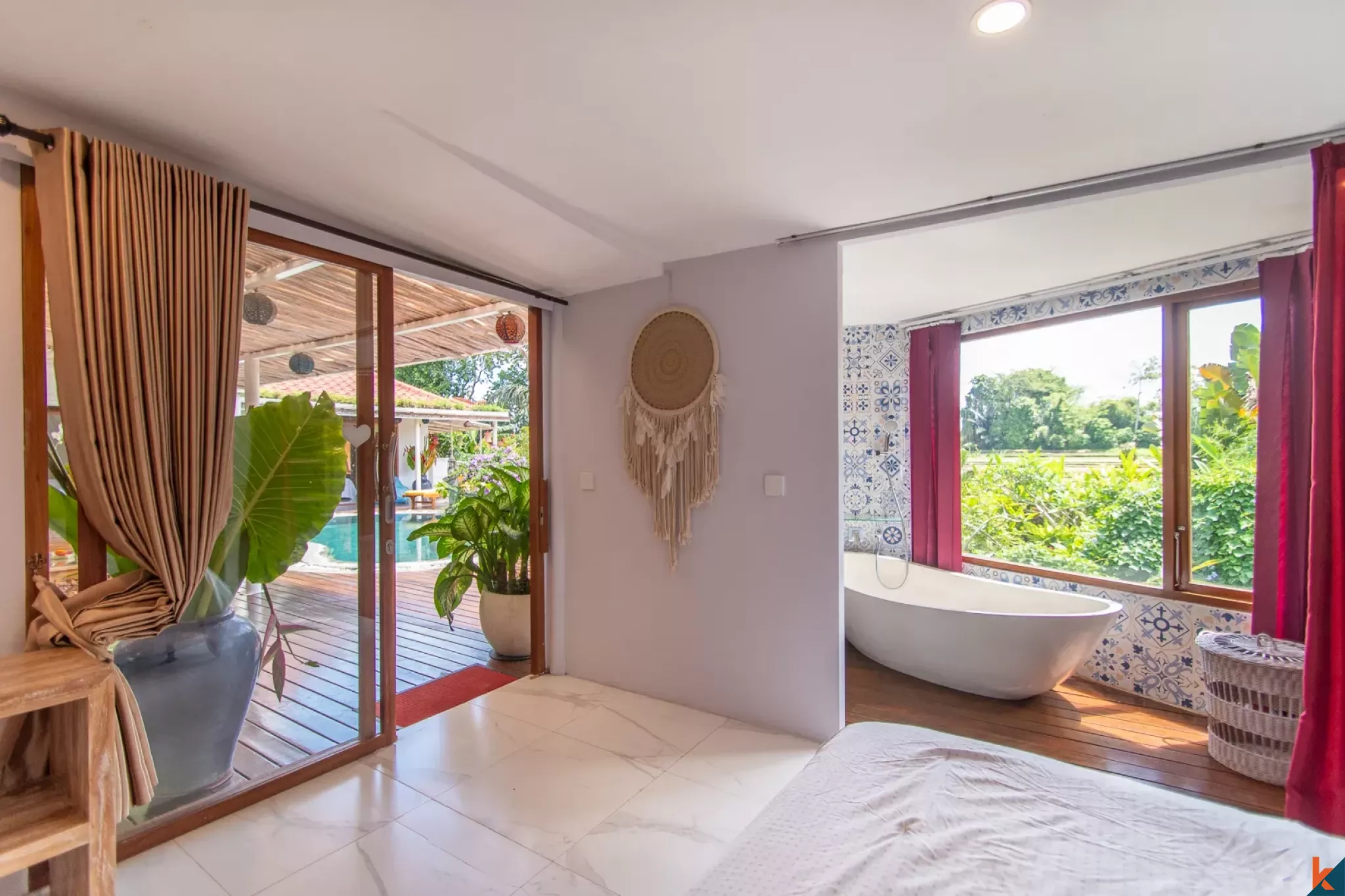 Rumah Menawan dengan Enam Kamar Tidur dan Pemandangan Sawah di Tumbak