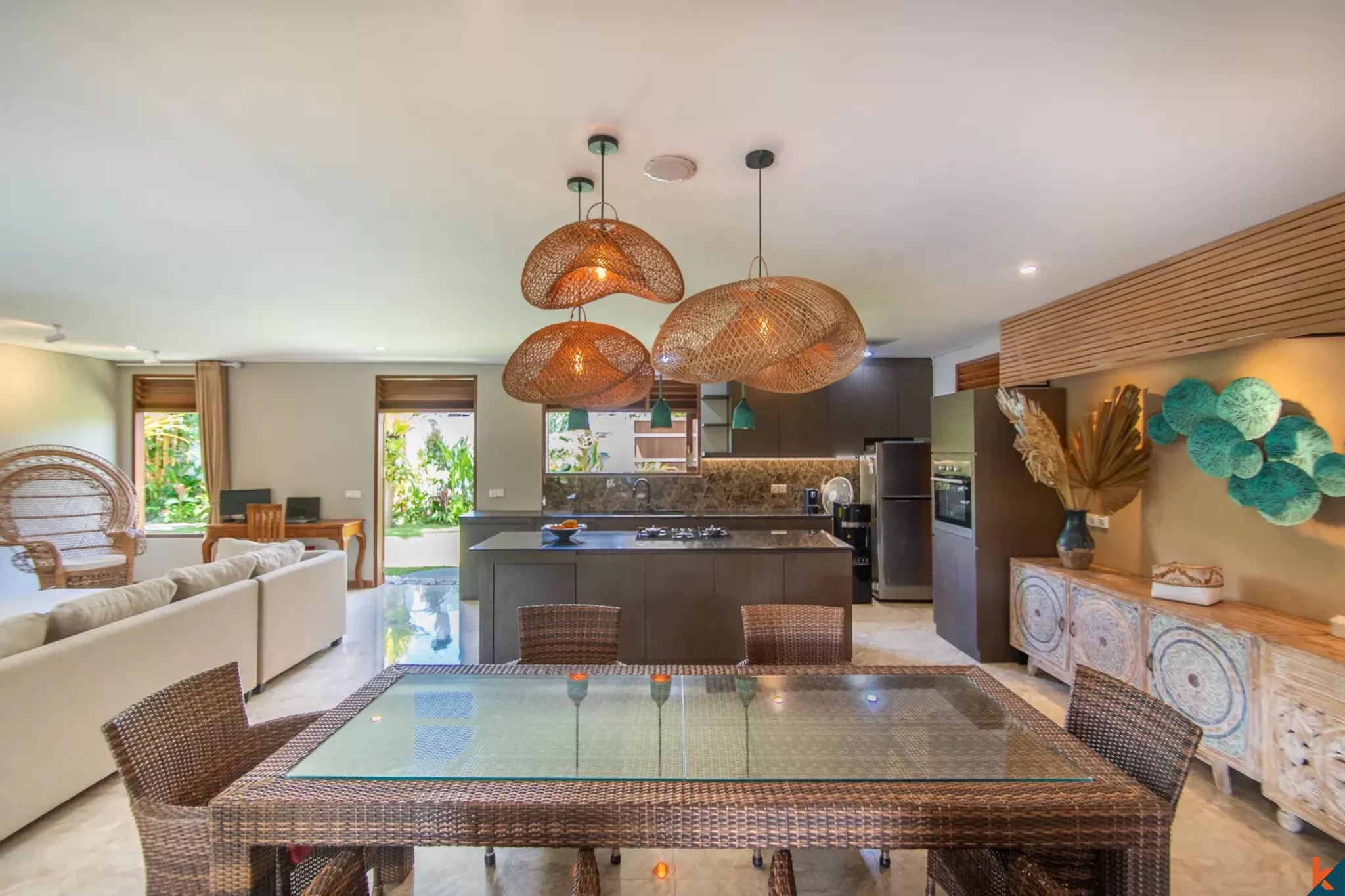 Rumah Menawan dengan Enam Kamar Tidur dan Pemandangan Sawah di Tumbak