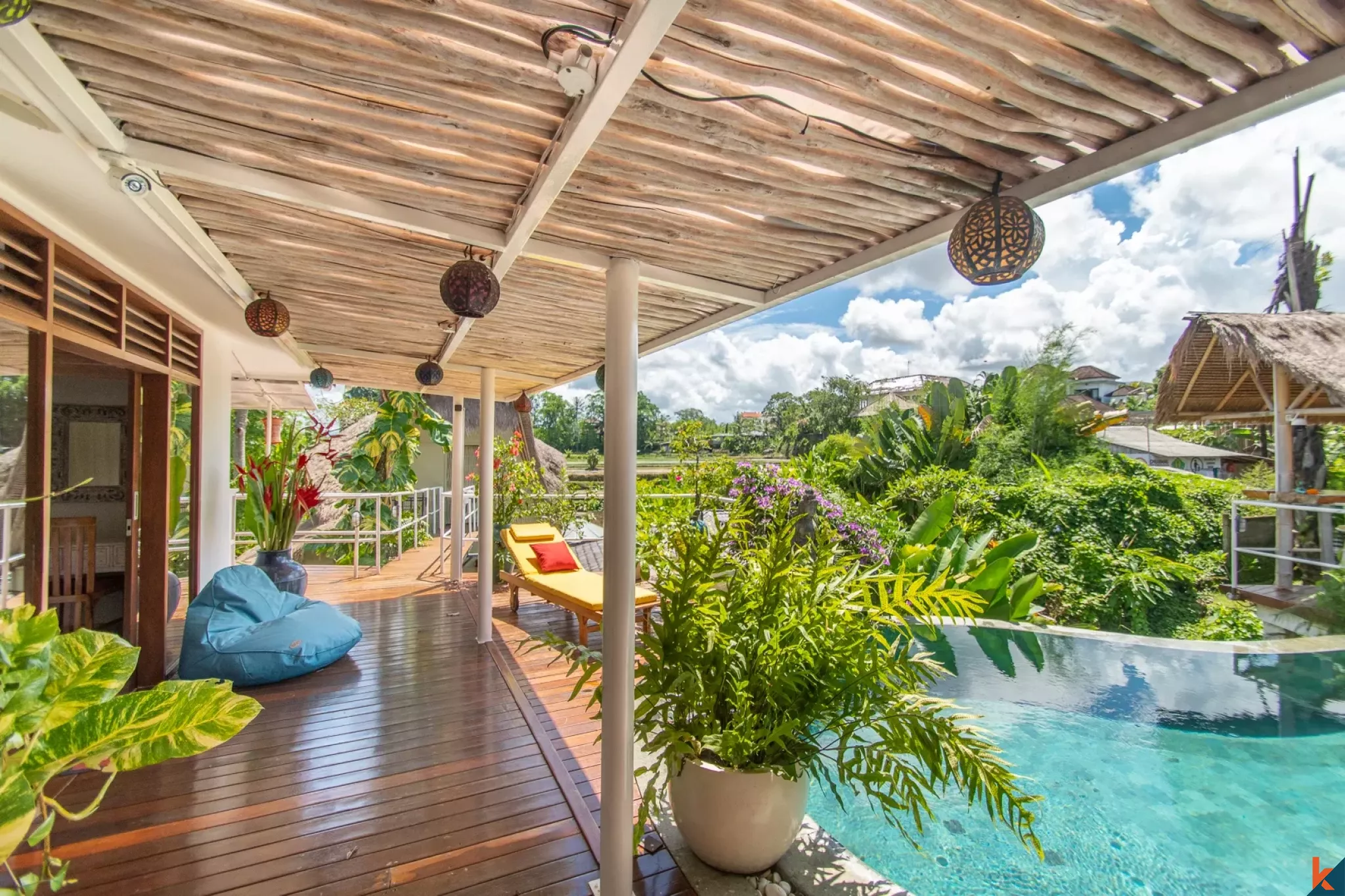 Rumah Menawan dengan Enam Kamar Tidur dan Pemandangan Sawah di Tumbak
