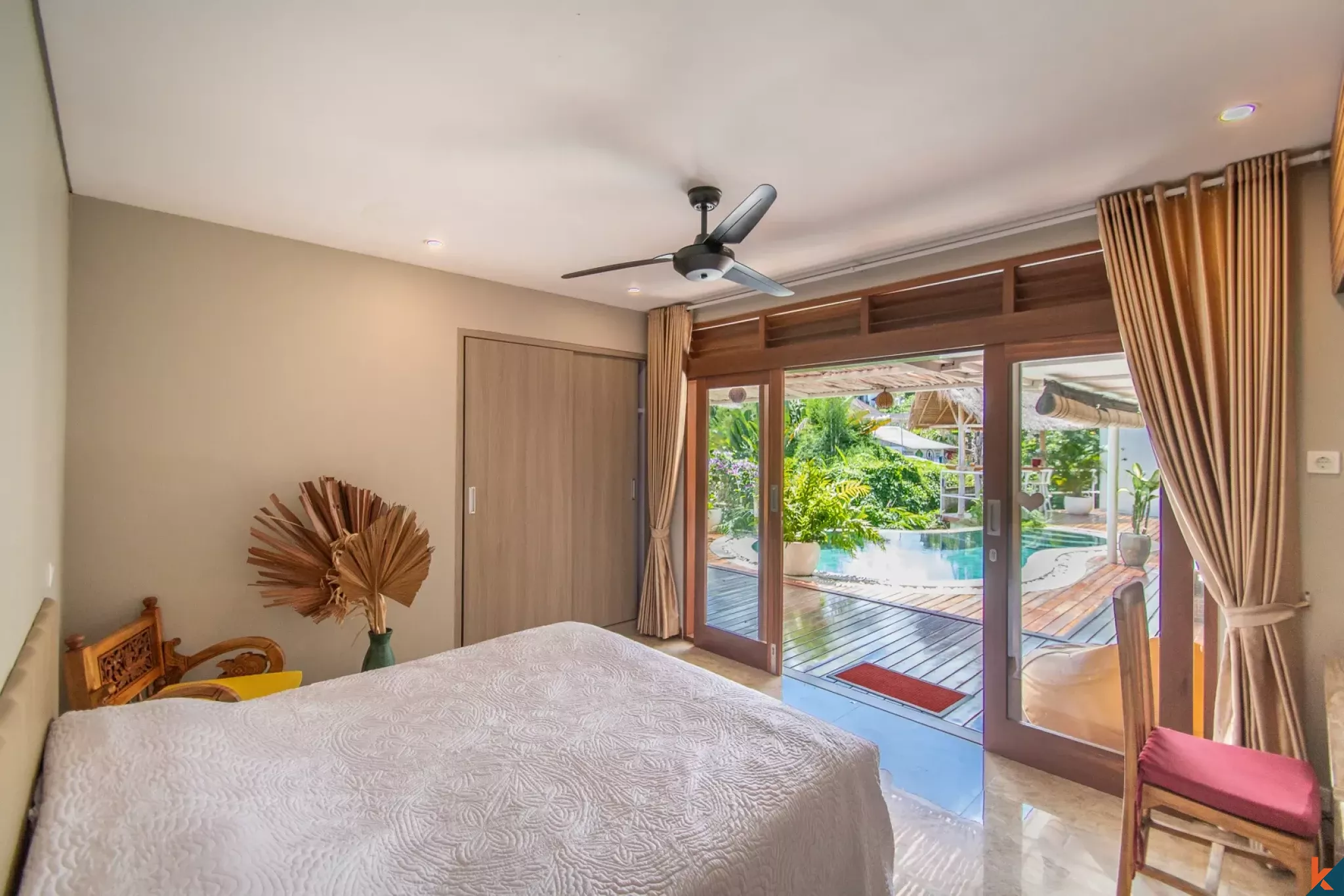 Rumah Menawan dengan Enam Kamar Tidur dan Pemandangan Sawah di Tumbak