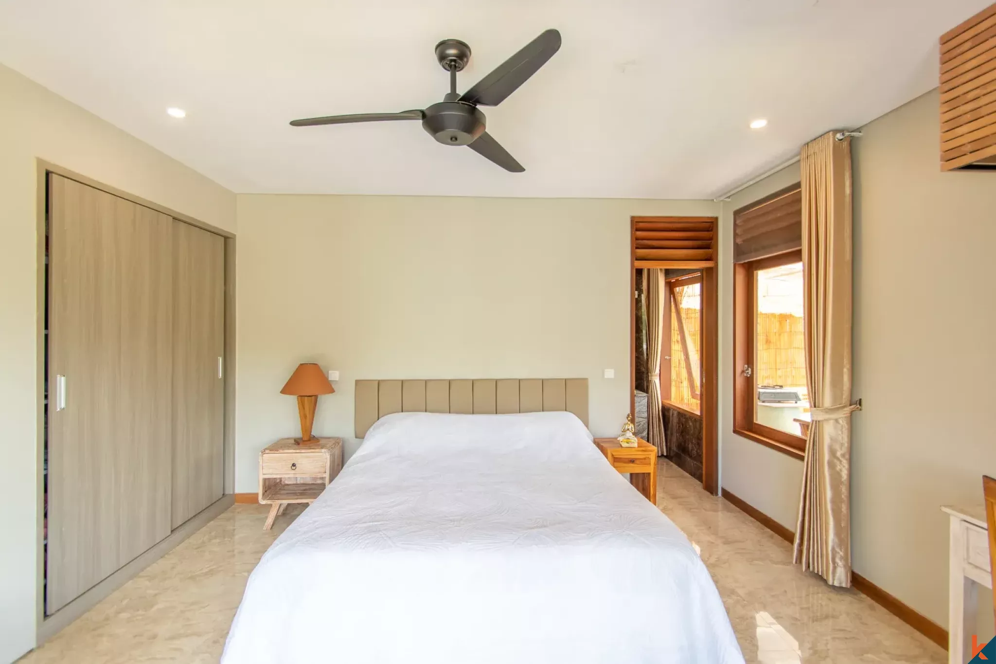 Rumah Menawan dengan Enam Kamar Tidur dan Pemandangan Sawah di Tumbak