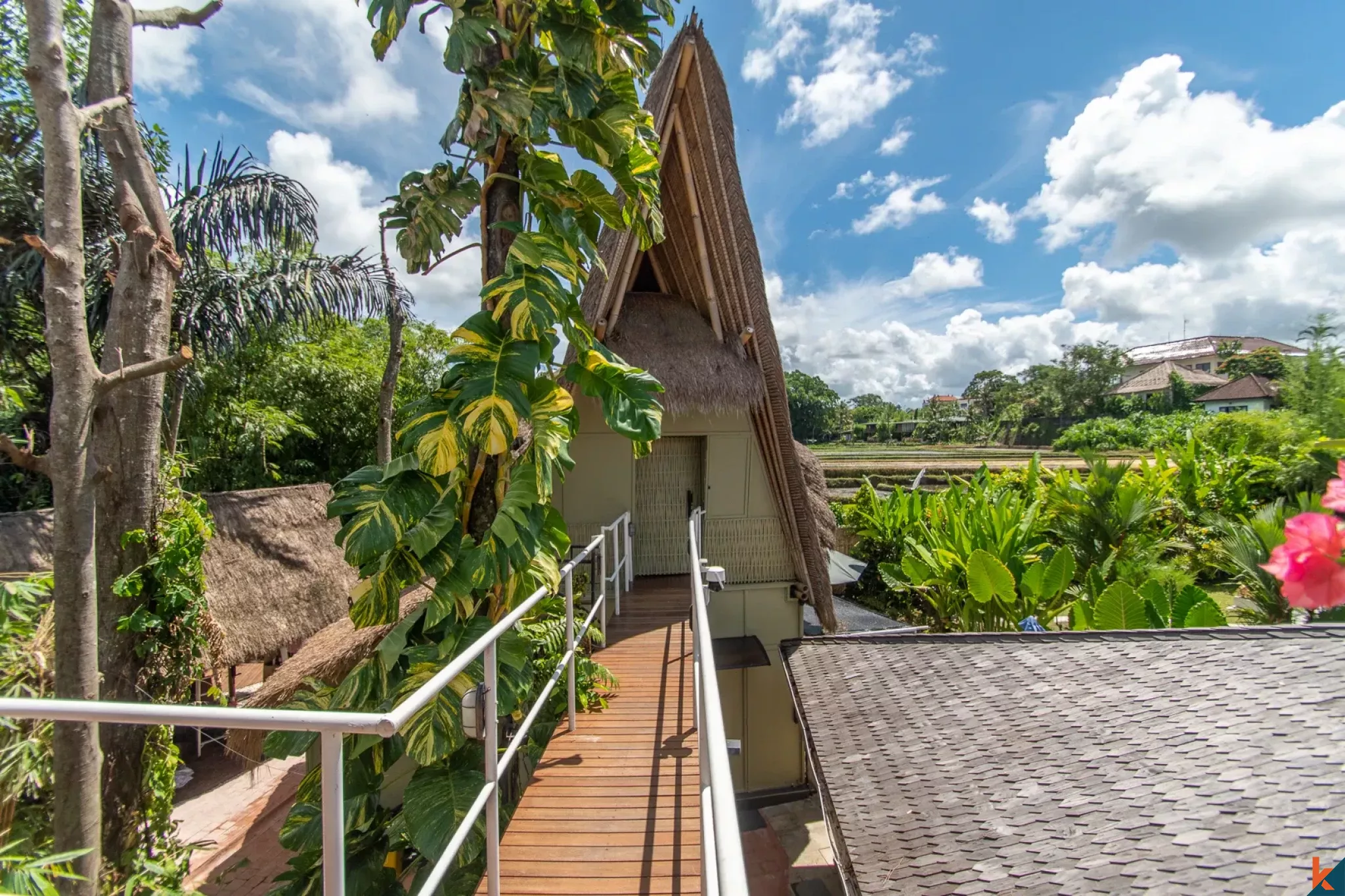 Rumah Menawan dengan Enam Kamar Tidur dan Pemandangan Sawah di Tumbak