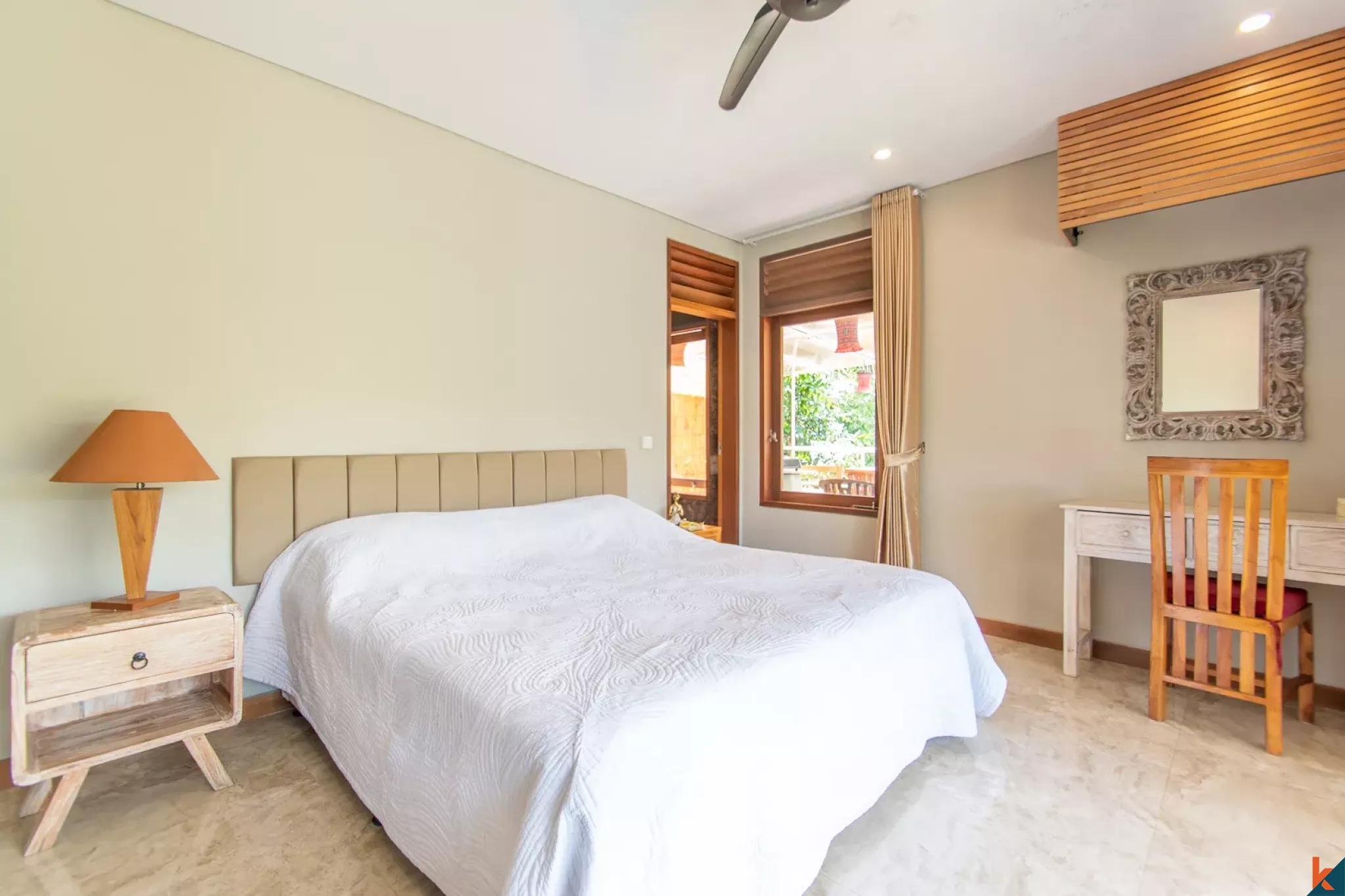 Rumah Menawan dengan Enam Kamar Tidur dan Pemandangan Sawah di Tumbak