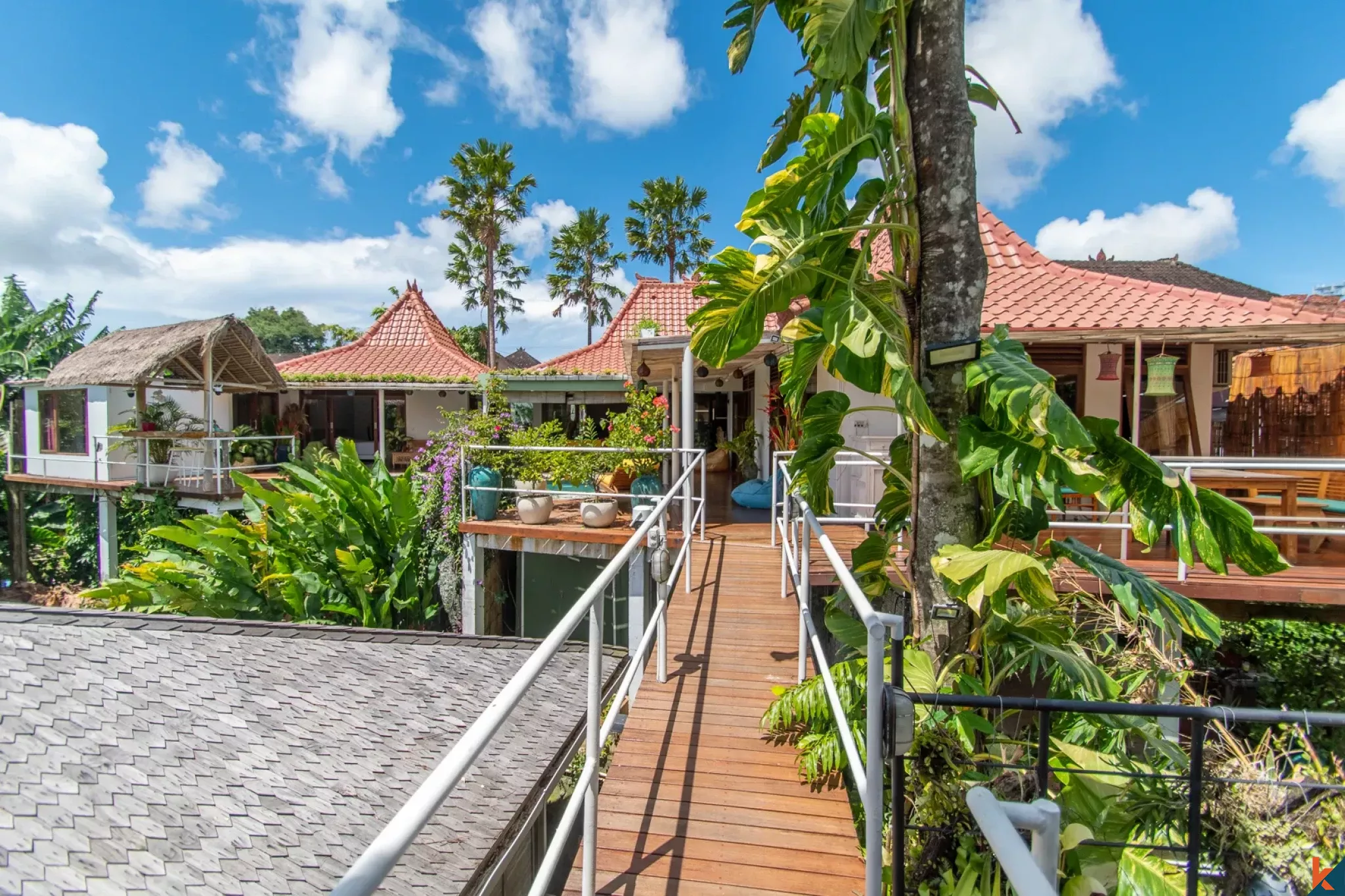 Rumah Menawan dengan Enam Kamar Tidur dan Pemandangan Sawah di Tumbak