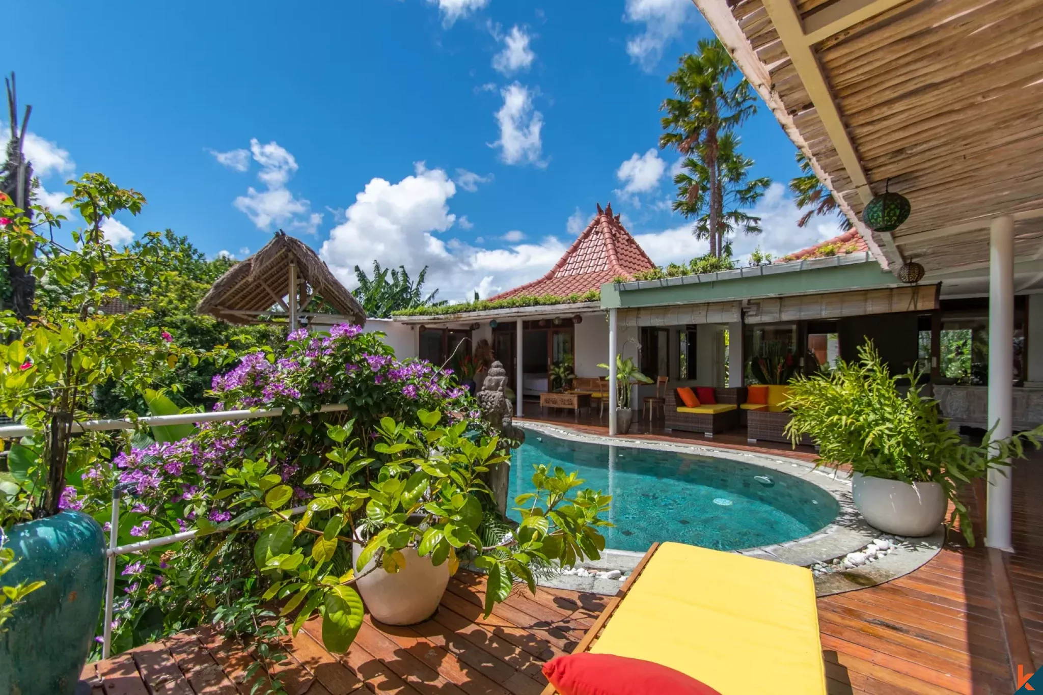 Rumah Menawan dengan Enam Kamar Tidur dan Pemandangan Sawah di Tumbak