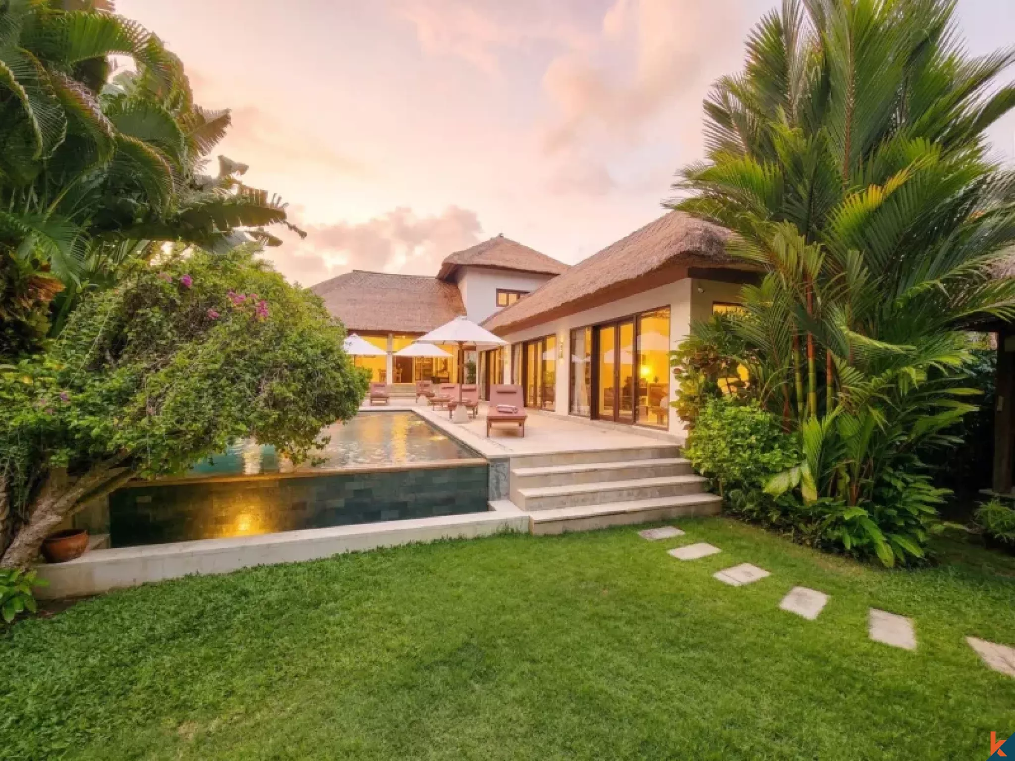 Properti Sewa Modern Bergaya Tropis dengan Empat Kamar Tidur di Tiying Tutul