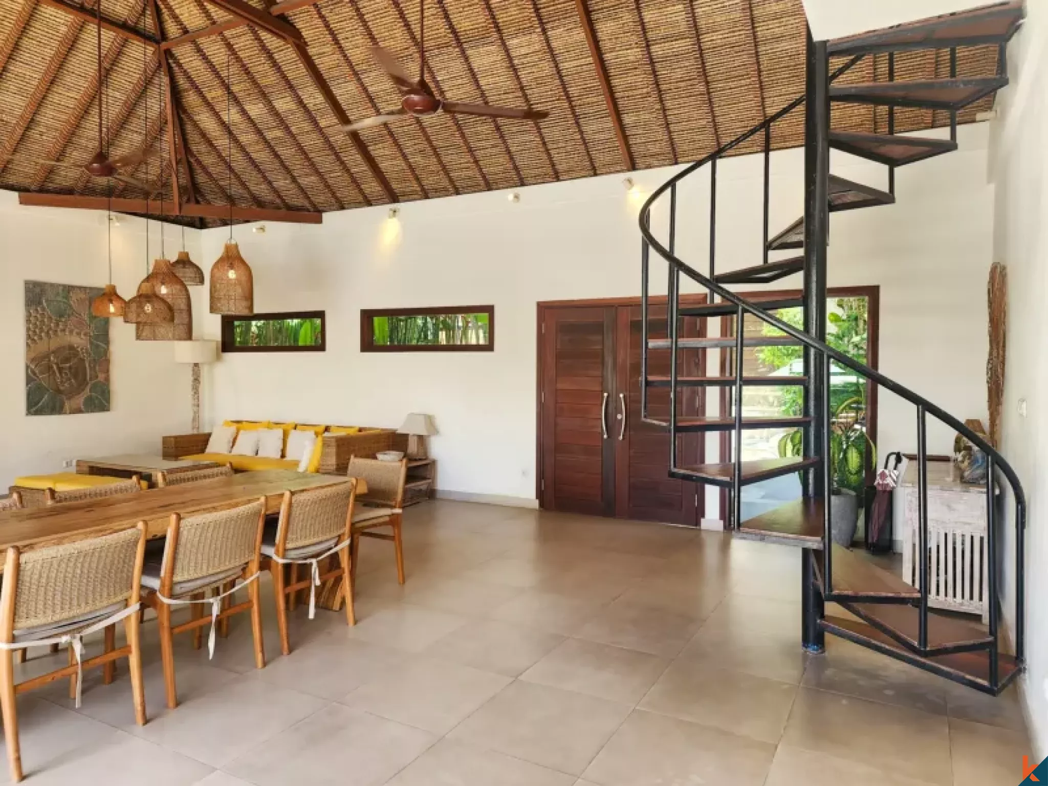 Properti Sewa Modern Bergaya Tropis dengan Empat Kamar Tidur di Tiying Tutul