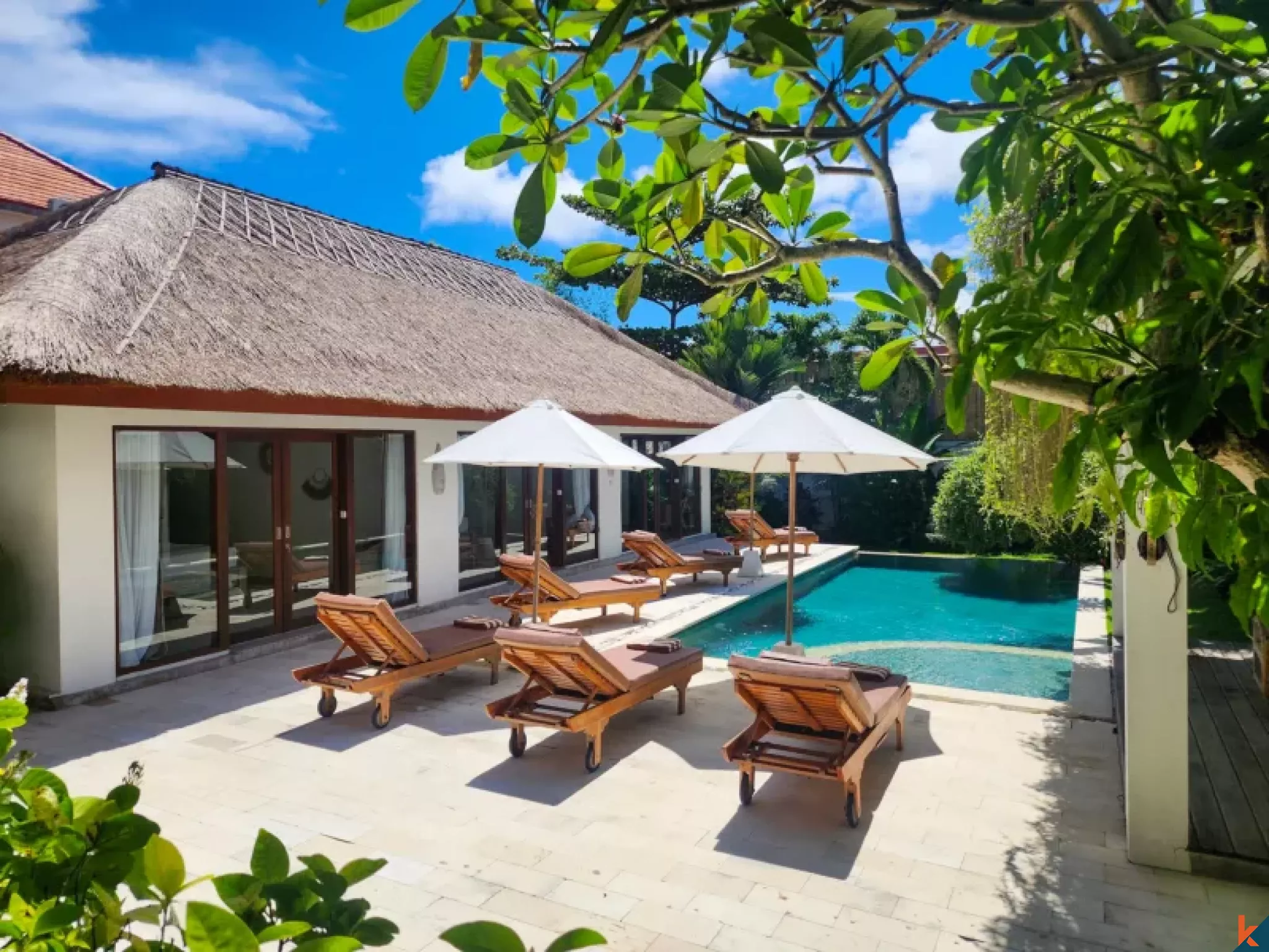 Properti Sewa Modern Bergaya Tropis dengan Empat Kamar Tidur di Tiying Tutul