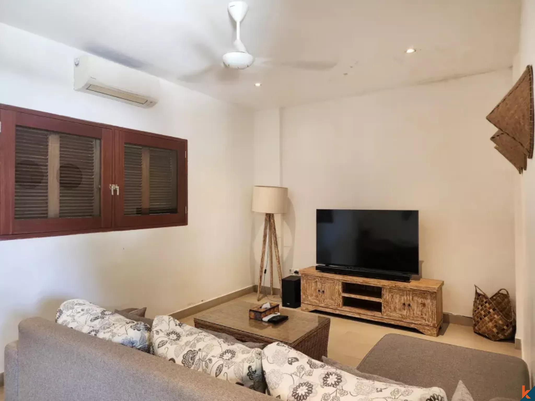 Properti Sewa Modern Bergaya Tropis dengan Empat Kamar Tidur di Tiying Tutul