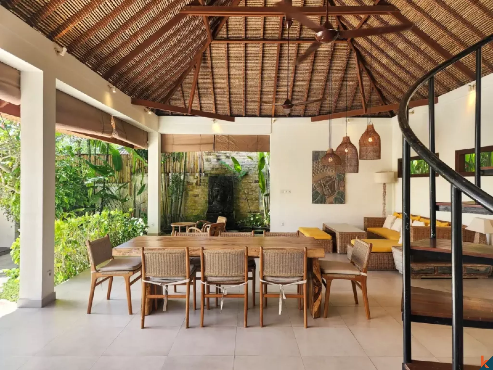 Properti Sewa Modern Bergaya Tropis dengan Empat Kamar Tidur di Tiying Tutul