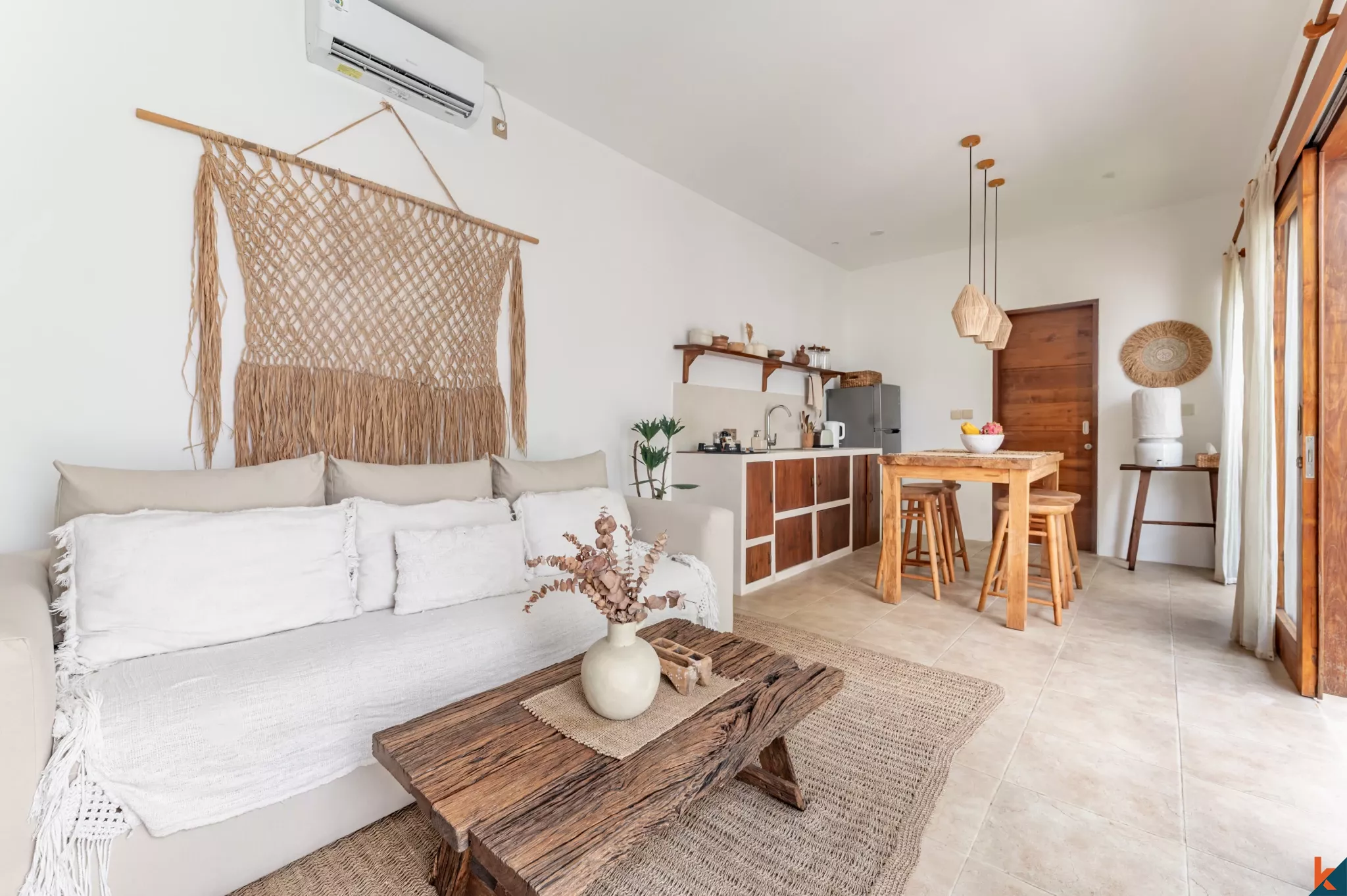 Modern Tropical Villa with Private Pool in Tiying Tutul