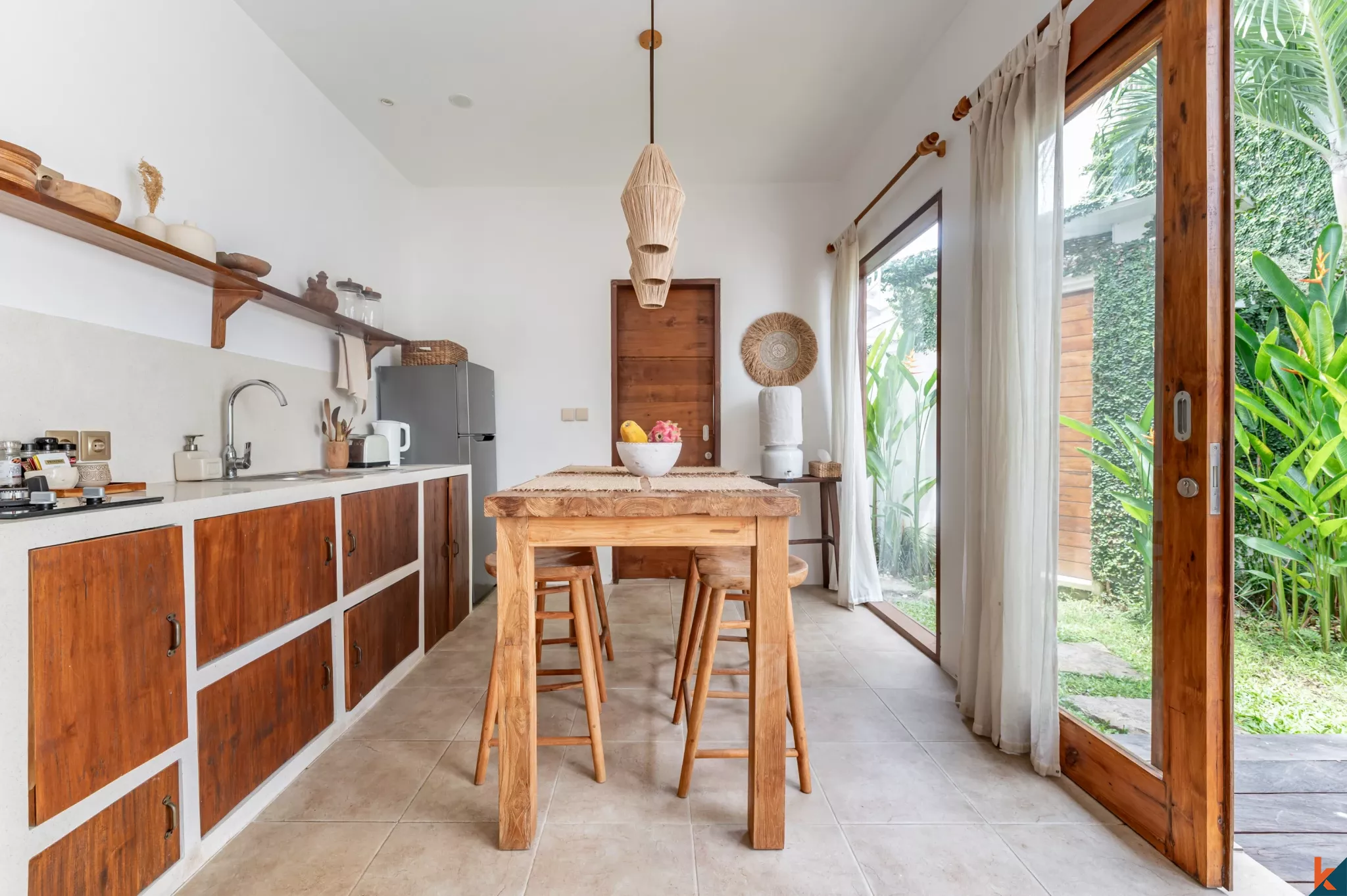 Modern Tropical Villa with Private Pool in Tiying Tutul